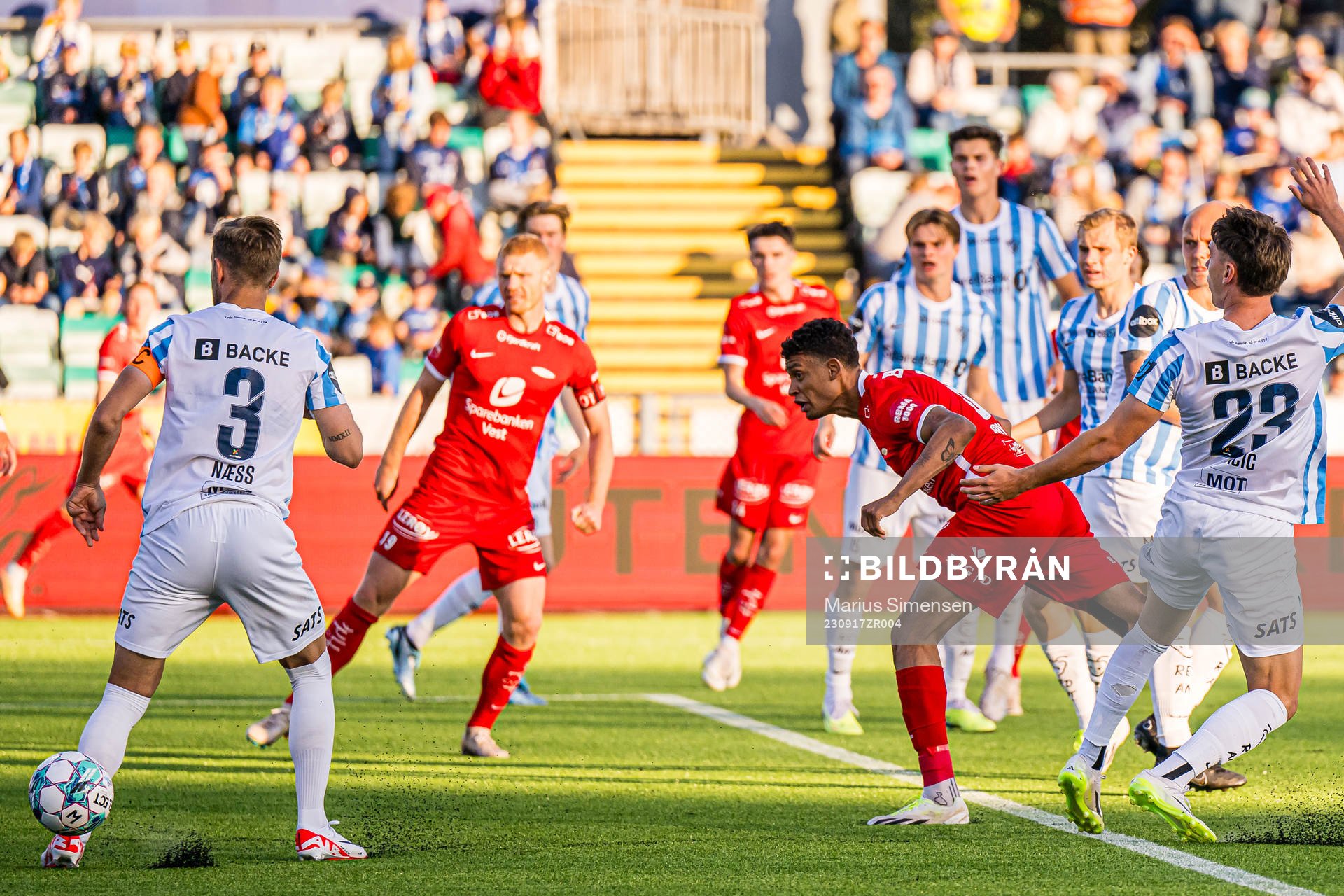 Japhet Sery Larsen of Brann missing a chance to score
