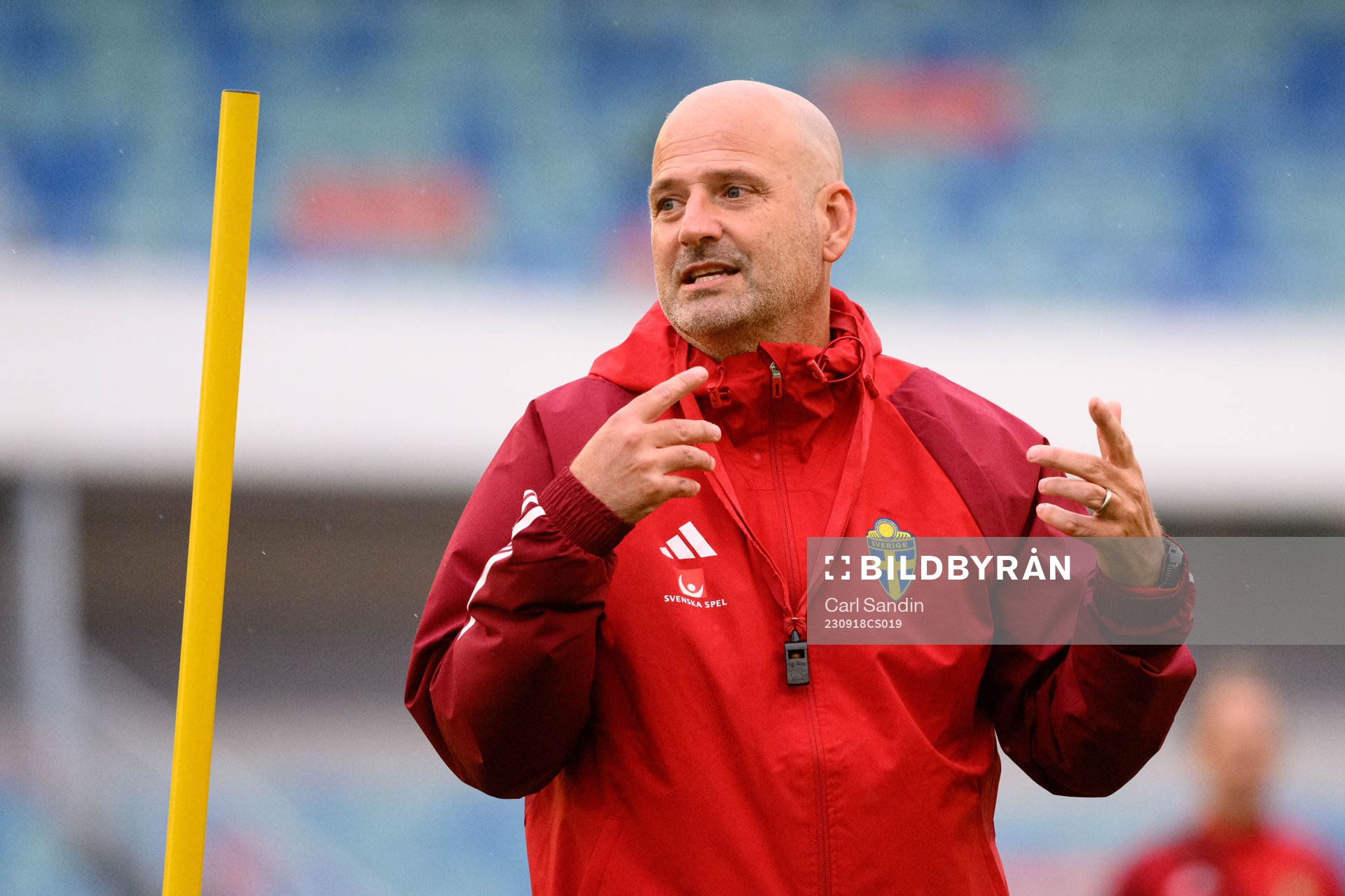 Assistant coach Magnus Wikman of Sweden