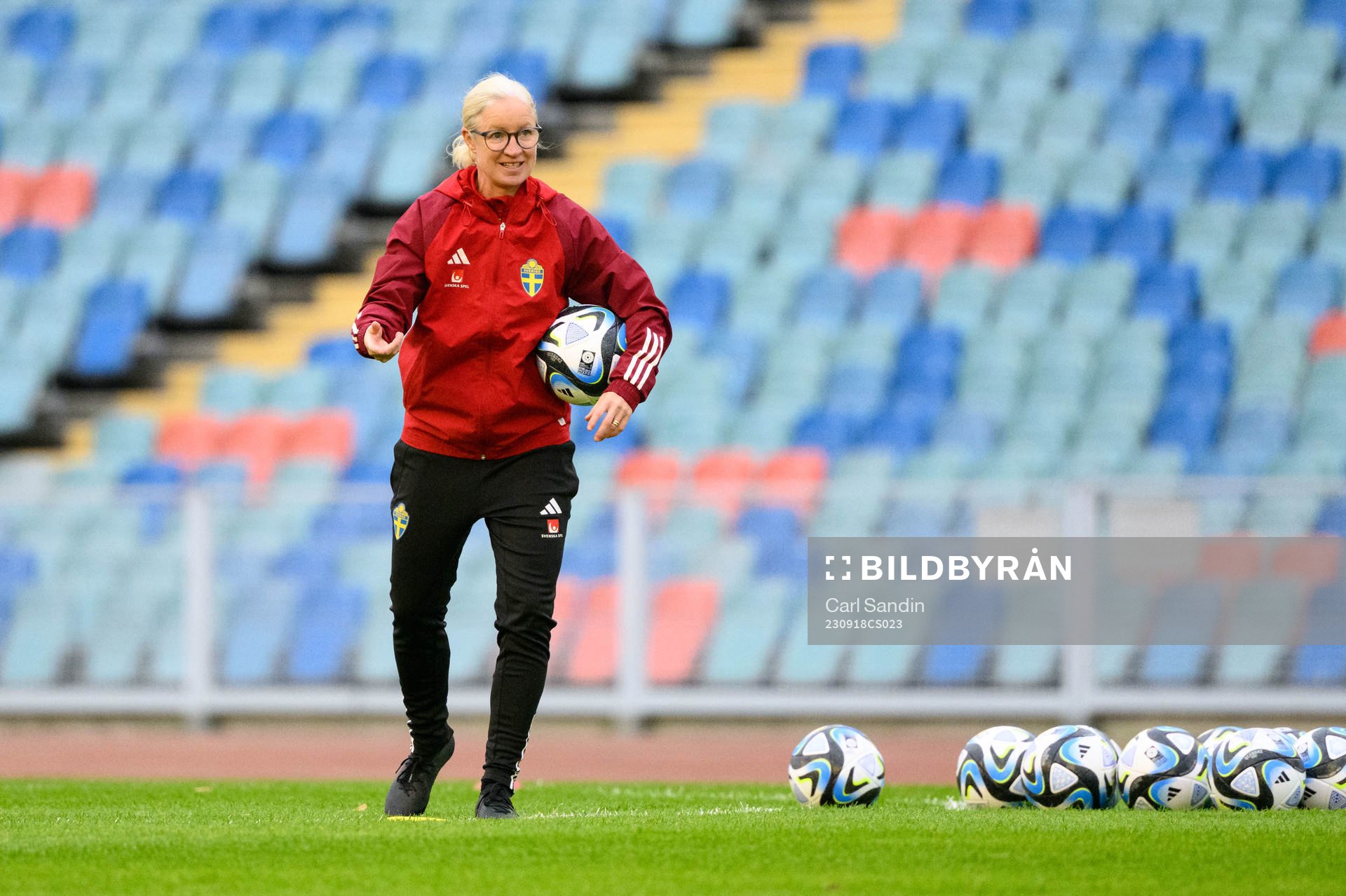 Assistant coach Victoria Sandell of Sweden