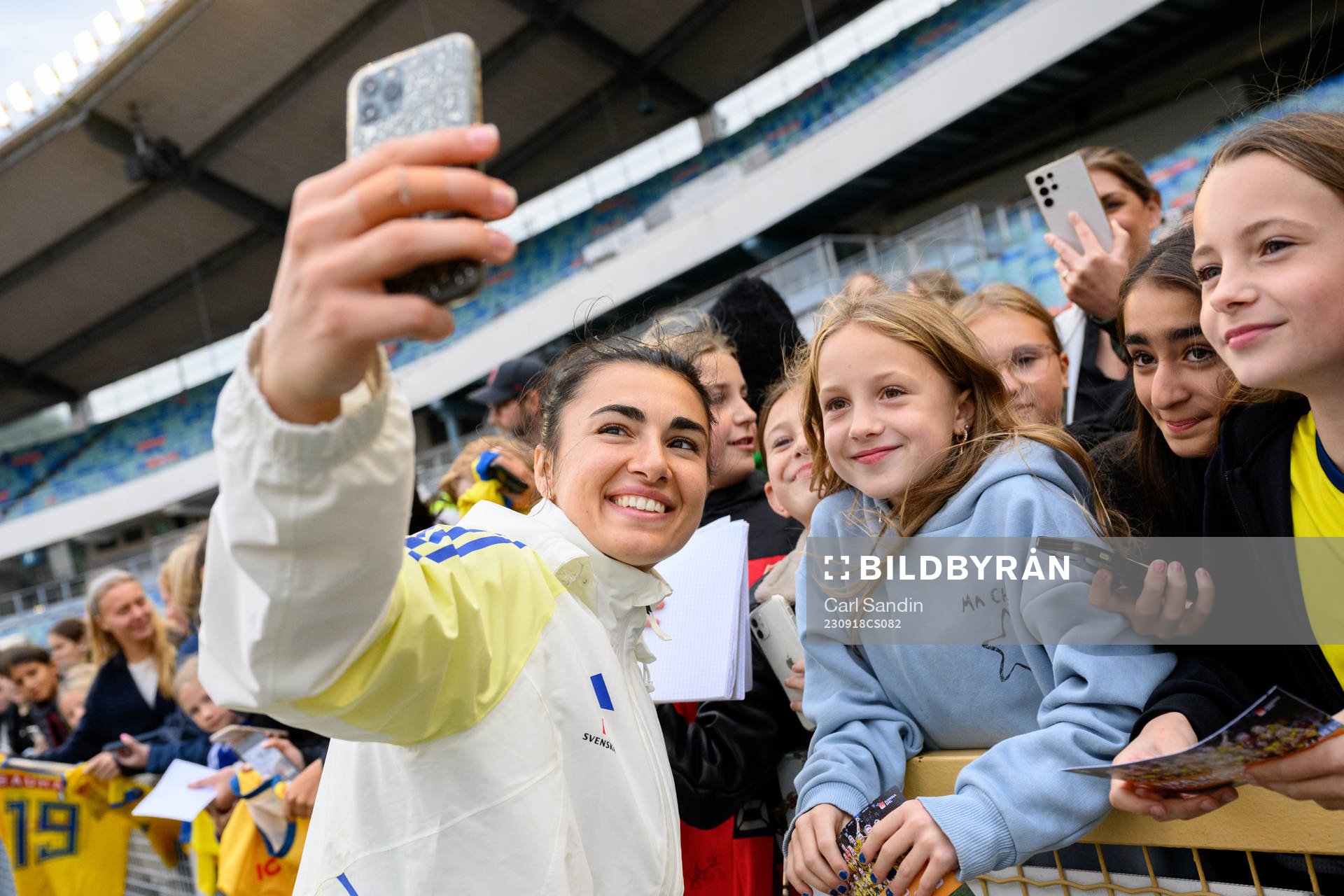 Goalkeeper Zecira Musovic meets the fans