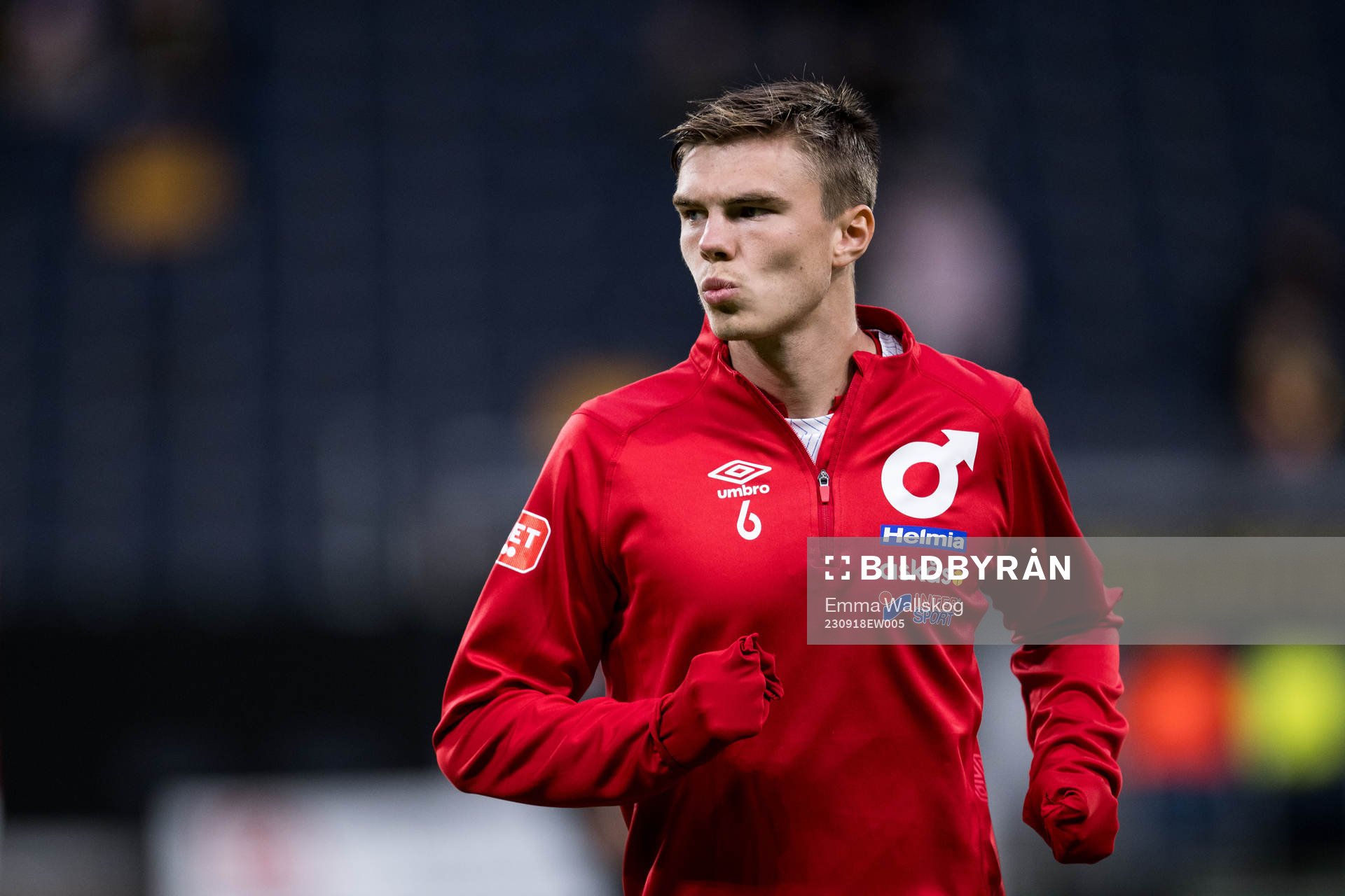 Degerfors Oscar Wallin värmer upp