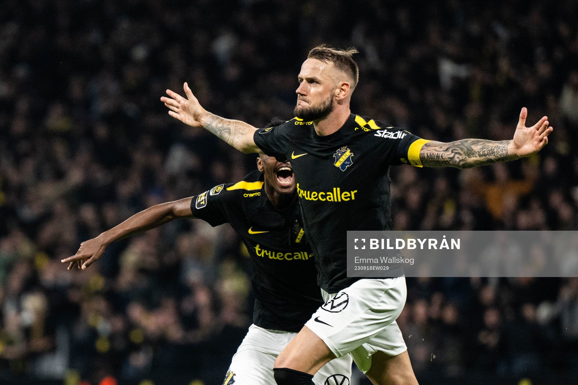AIKs Alexander Milosevic och Abdihakin Ali jublar