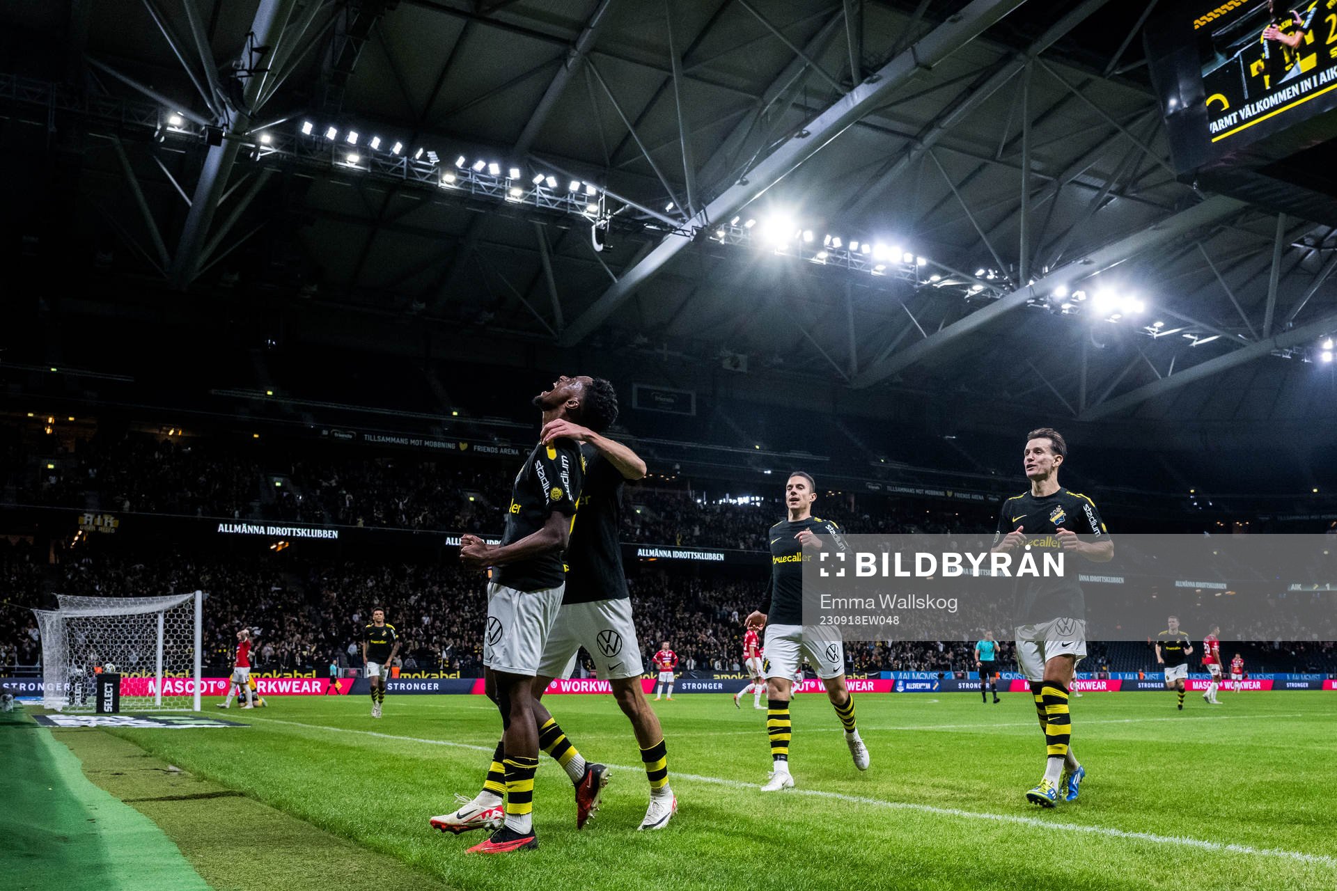 AIKs Abdihakin Ali jublar med lagkamrater efter 2-0 under fotbollsmatchen i Allsvenskan mellan AIK och Degerfors den 18 september 2023 i Stockholm.