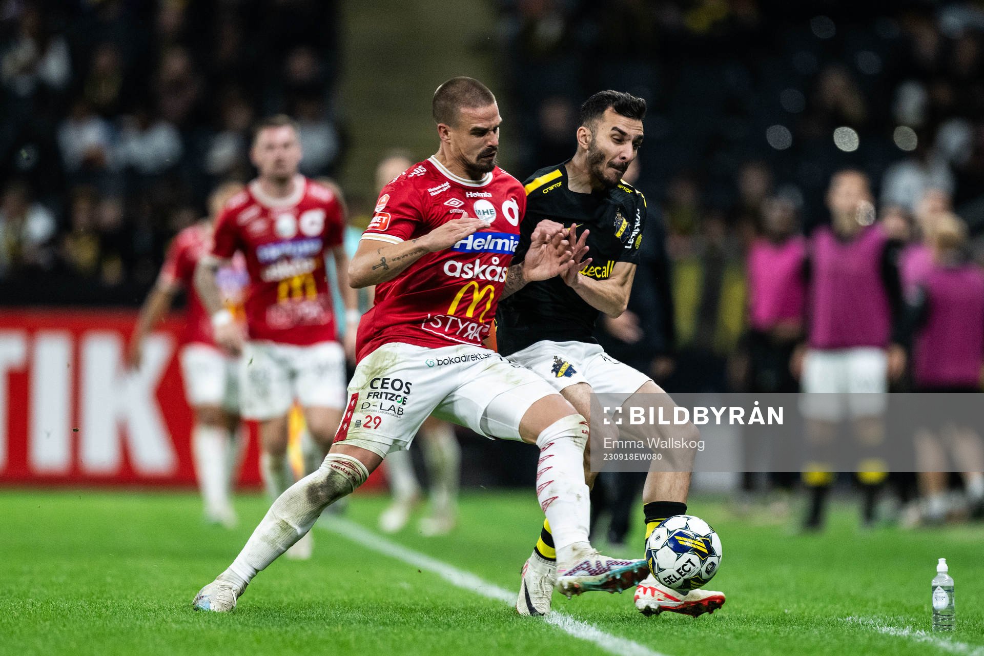 Degerfors Douglas Bergqvist och AIKs Ioannis Pittas