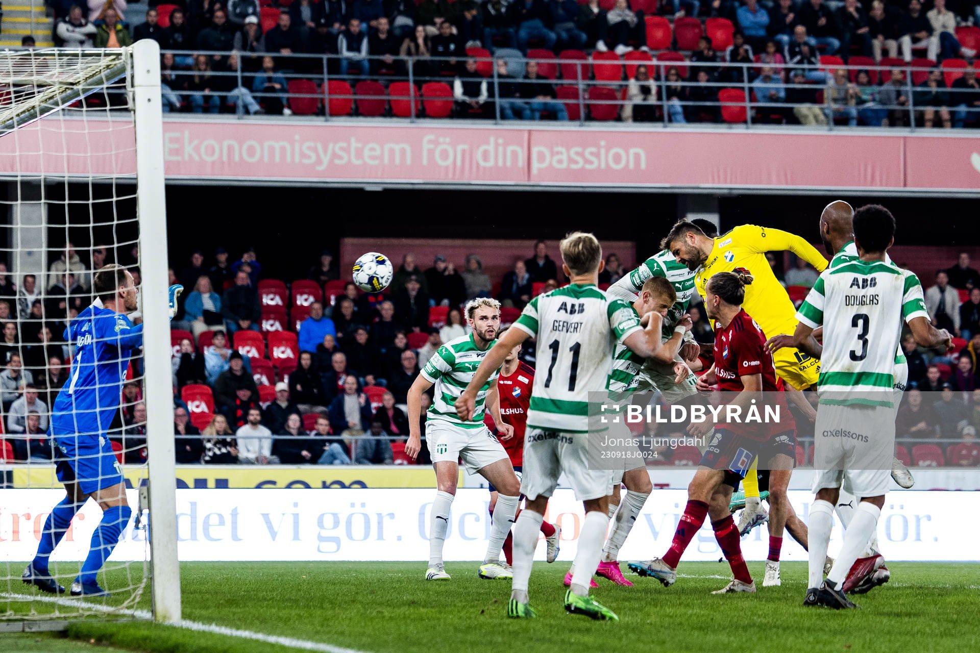 Östers målvakt Miloje Prekovic gör 2-2
