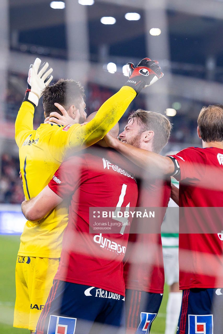 Östers målvakt Miloje Prekovic jublar