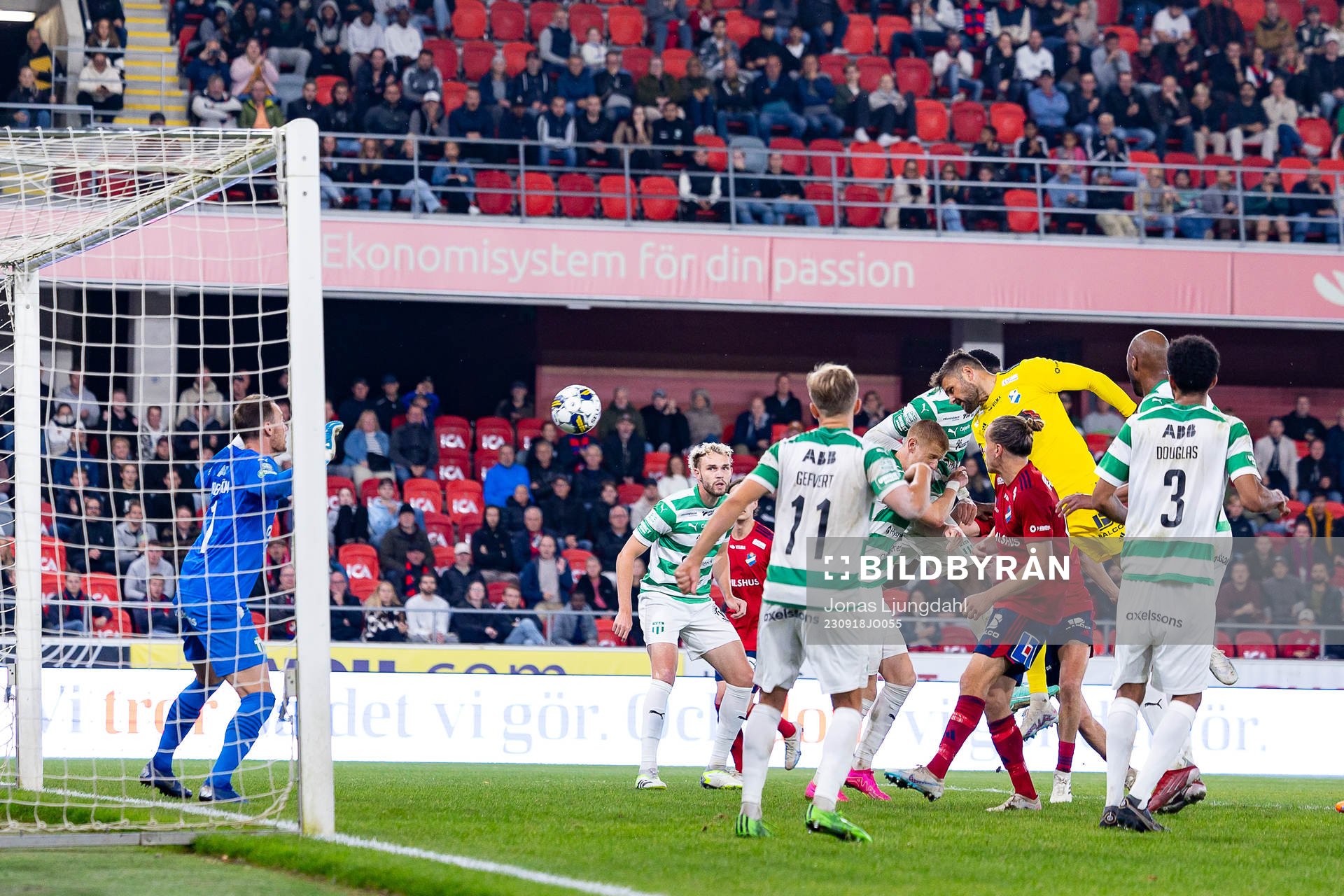 Östers målvakt Miloje Prekovic gör 2-2