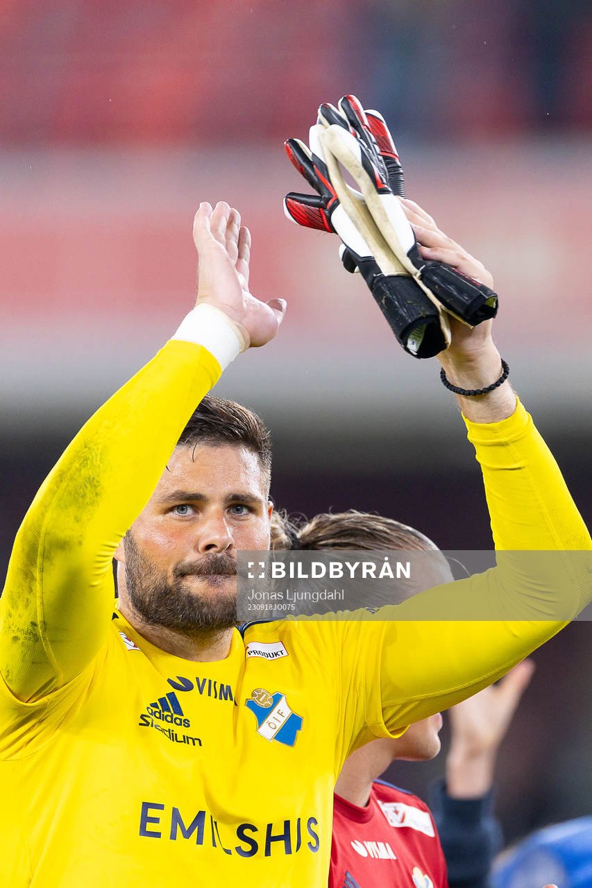 Östers målvakt Miloje Prekovic jublar