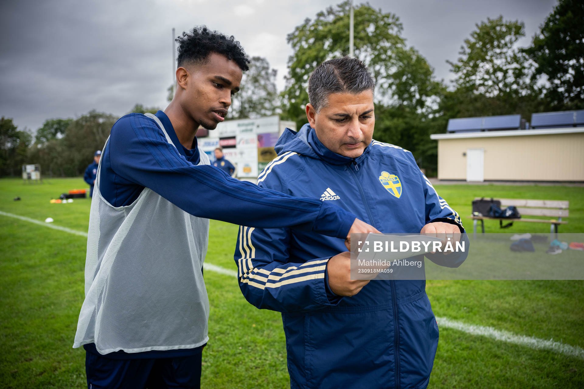 Hassan Dahir Yusuf och ledare Andreas Sjöqvist vid en