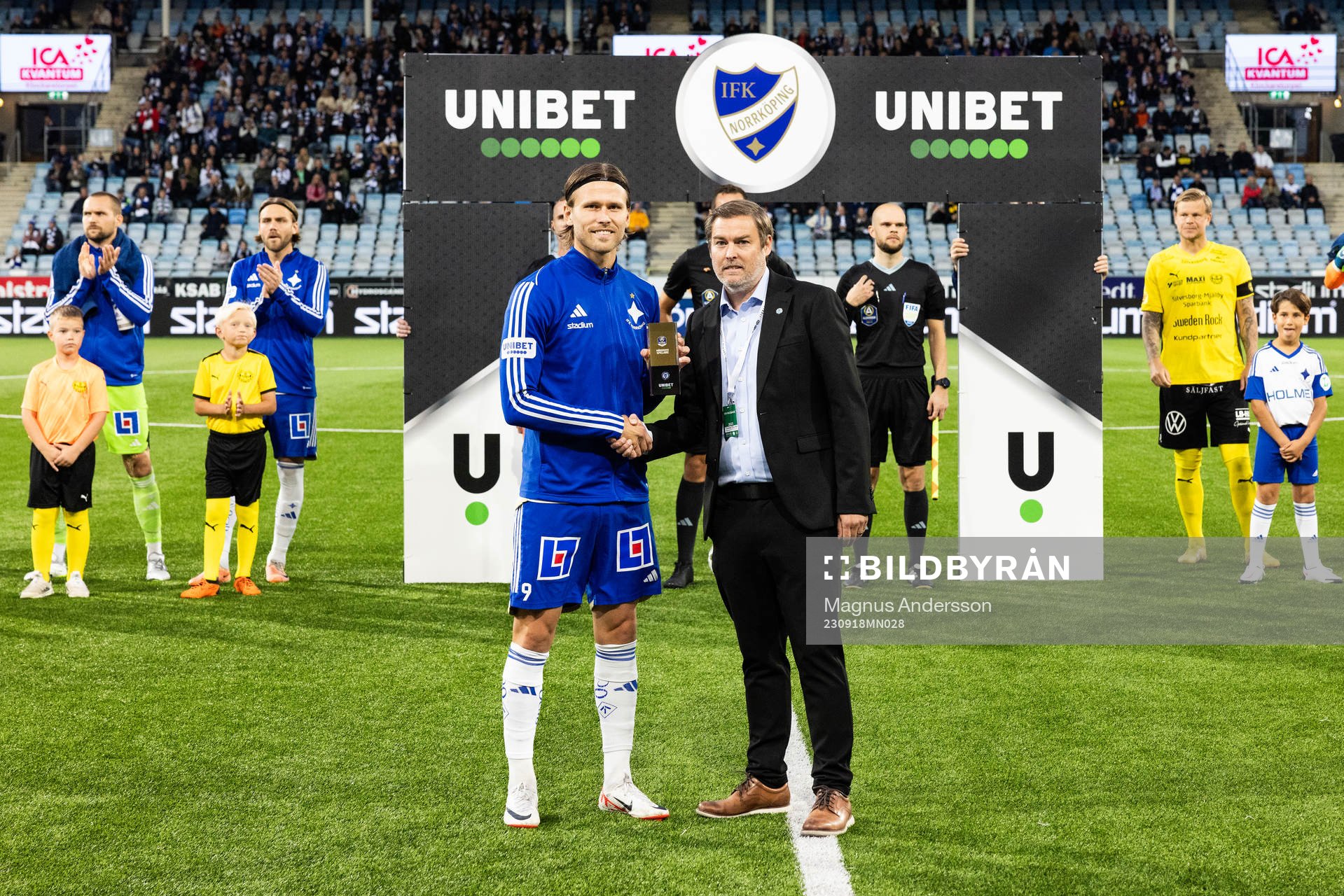 IFK Norrköpings Arnor Traustason får pris som månadens