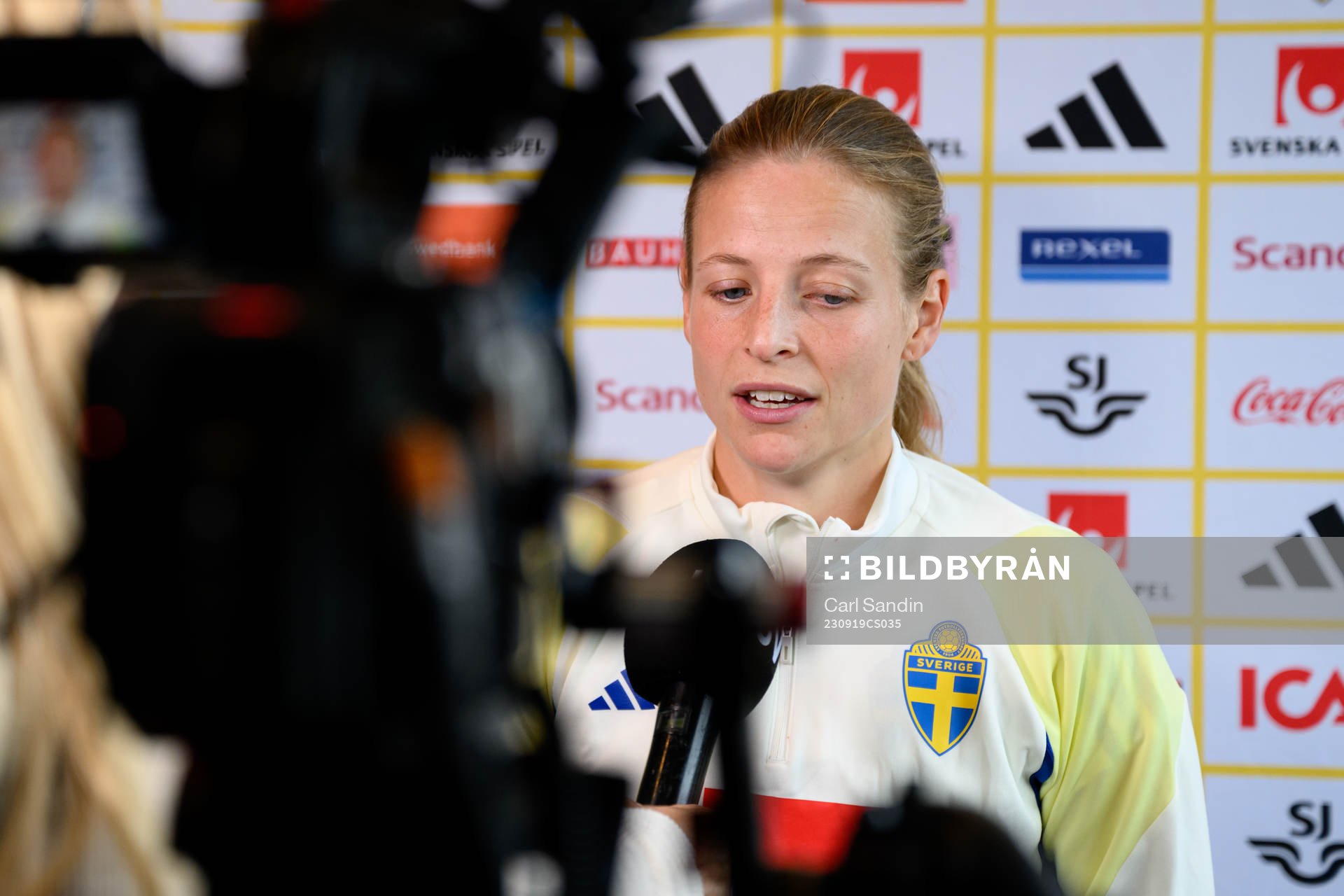 Anna Anvegård is being interviewed