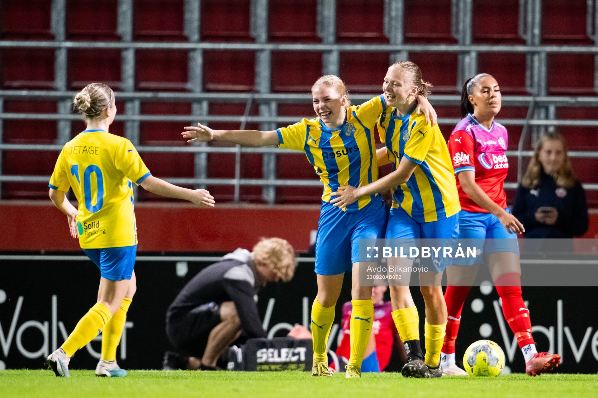 Eskilsminnes Julia Hammons jublar