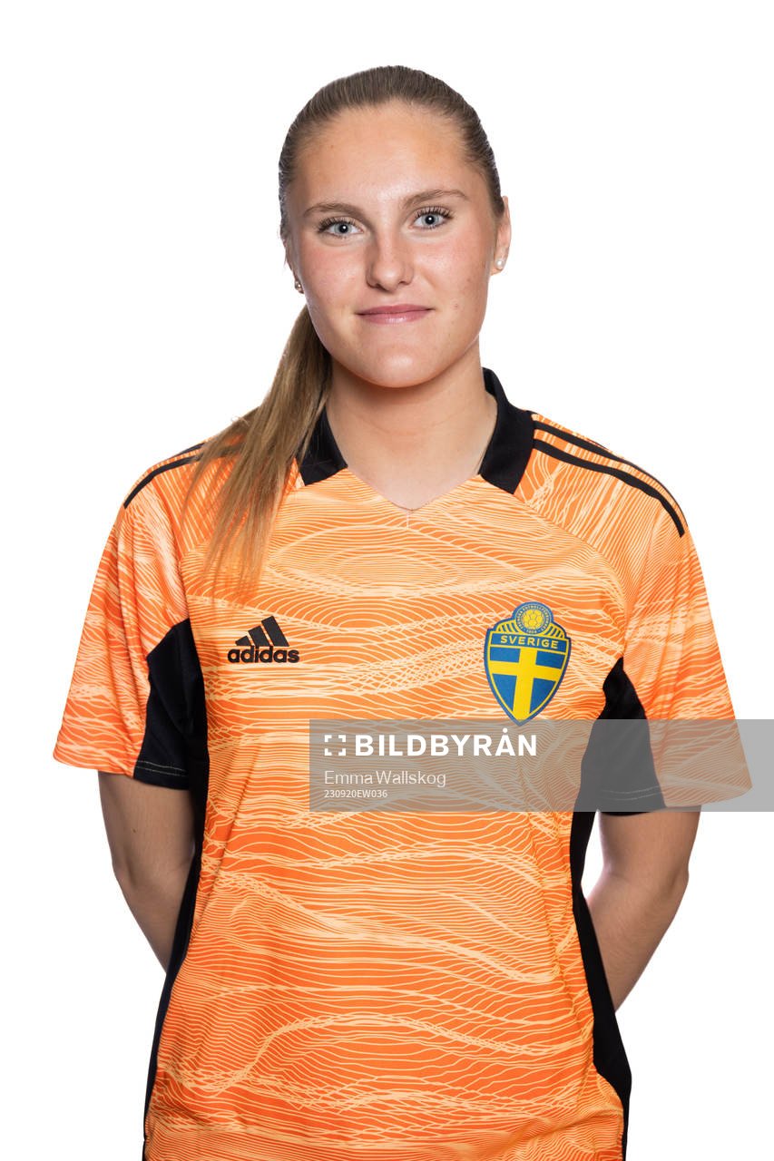 Julia Cavander