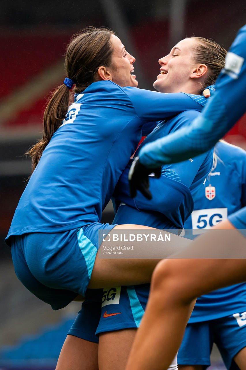 Tuva Hansen and Elisabeth Terland of the Norwegian women's