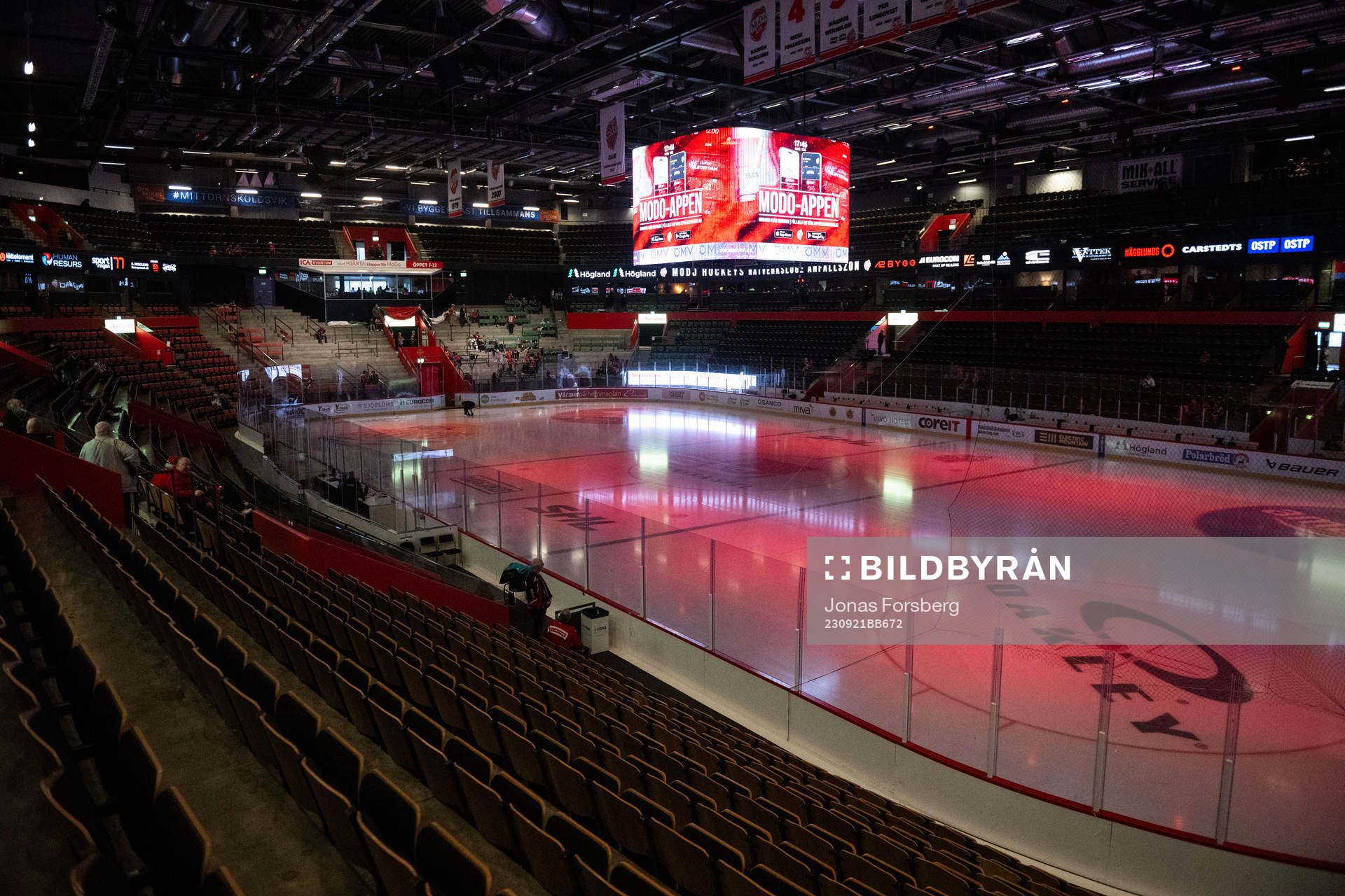 Interiör vy över Hägglunds Arena