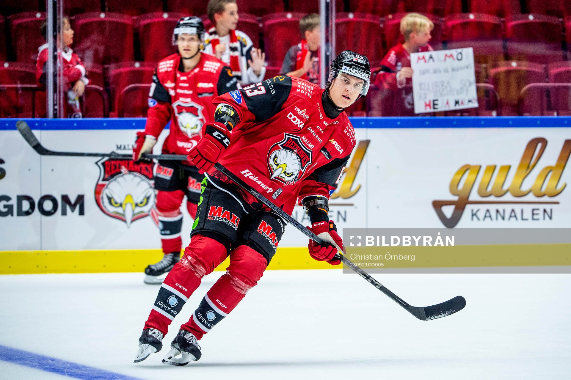 Malmö Redhawks Fredrik Händemark värmer upp innan
