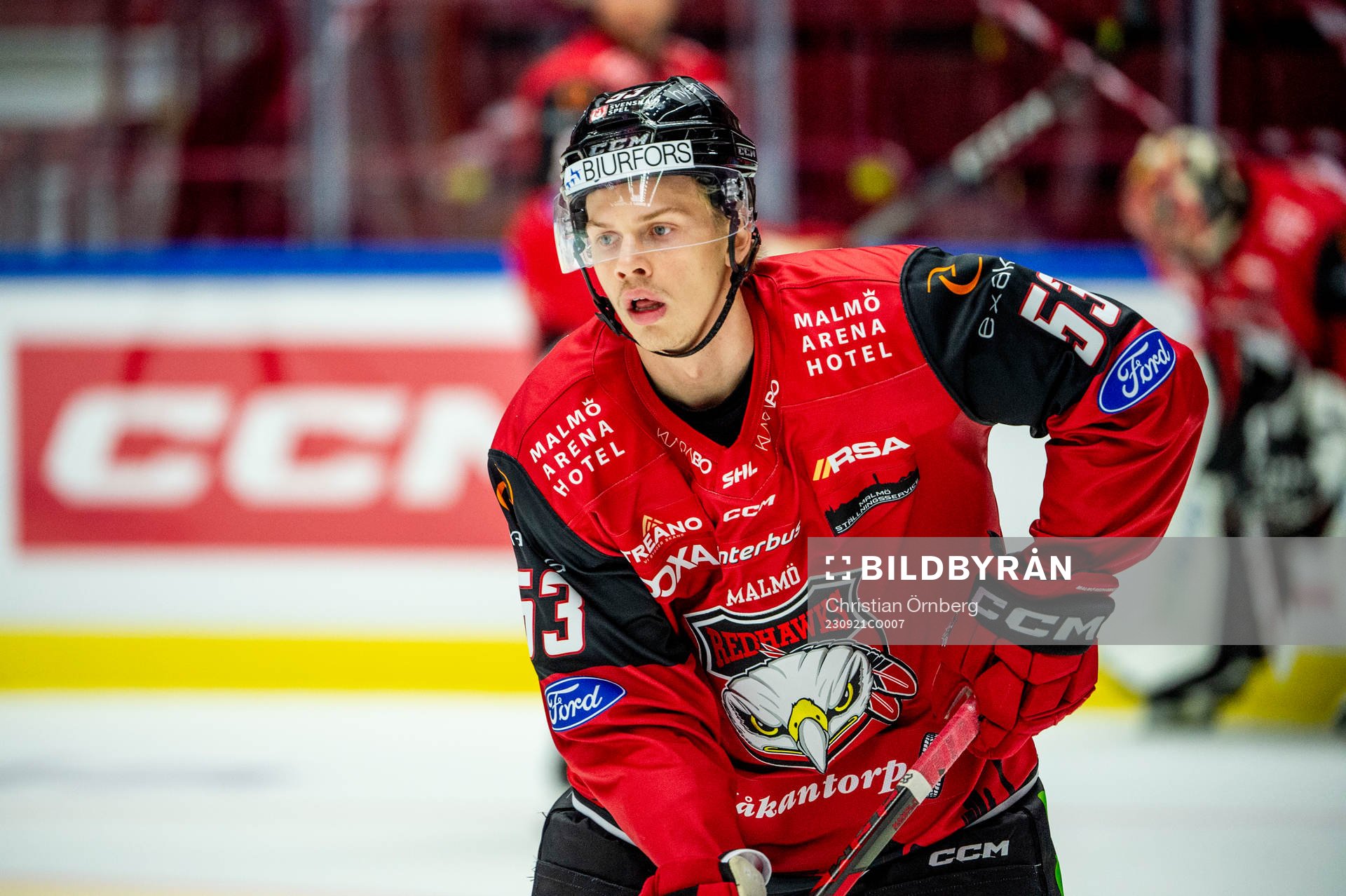 Malmö Redhawks Albert Sjöberg värmer upp innan