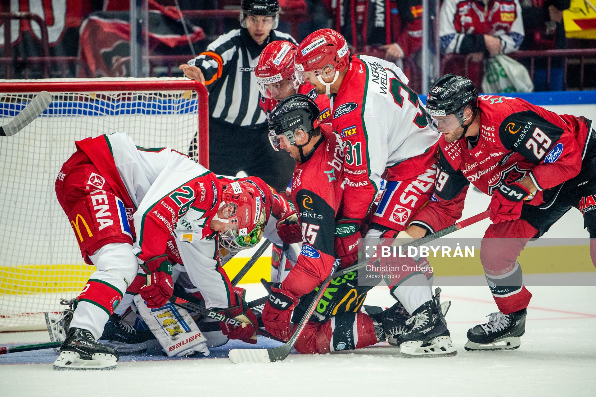 Malmö Redhawks Carl Persson och Kim Rosdahl mot Frölundas