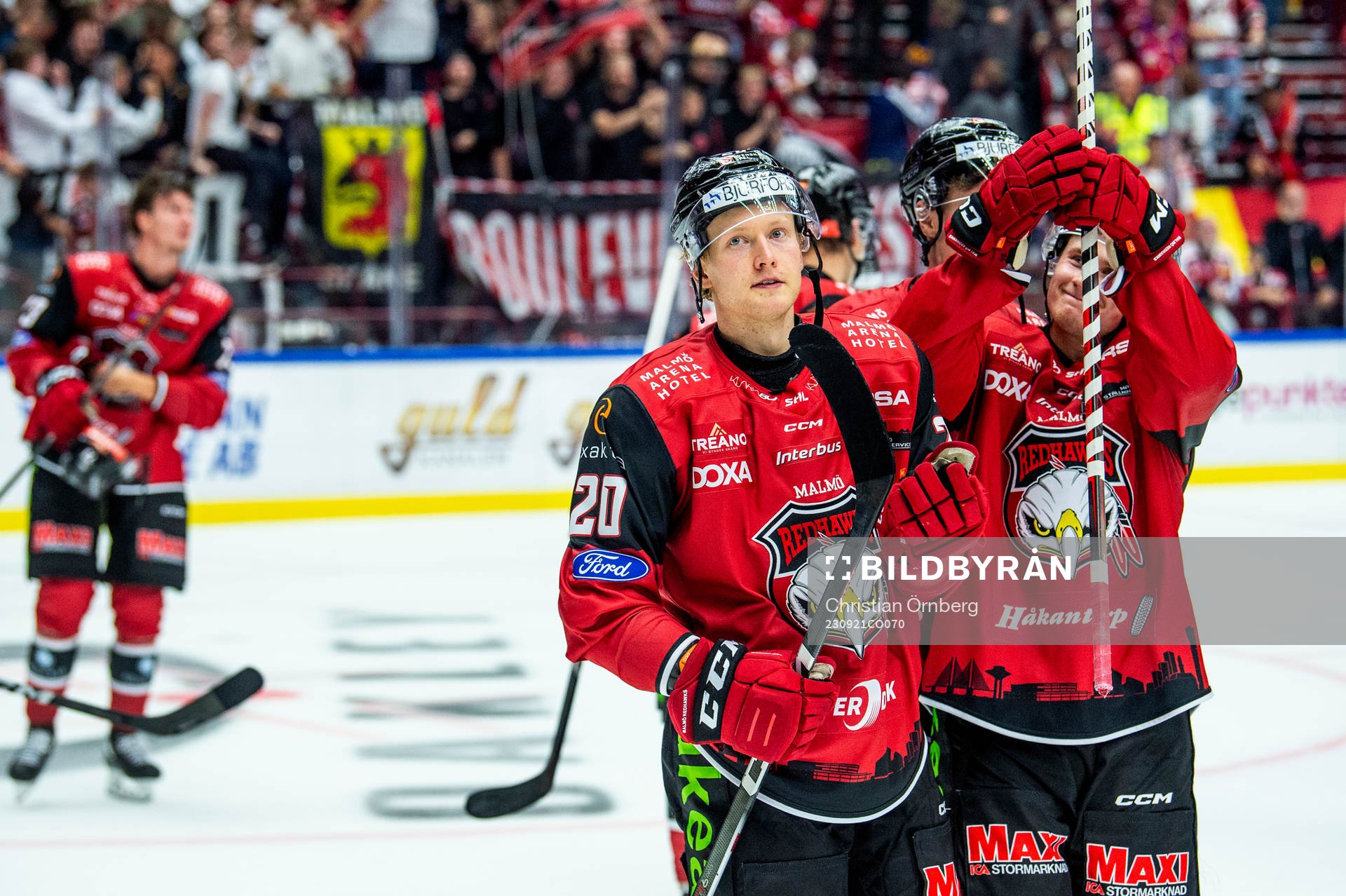 Malmö Redhawks Thomas Berg Paulsen jublar med lagkamraterna