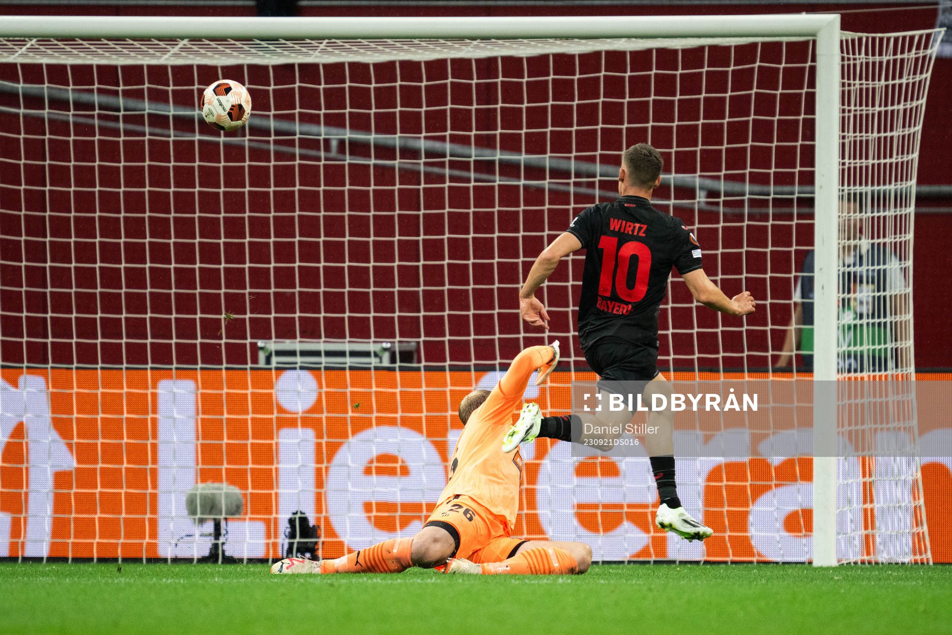 Florian Wirtz of Bayer Leverkusen scores 1-0 behind