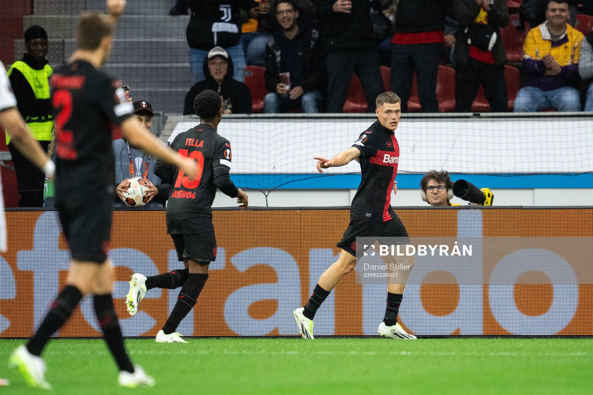 Florian Wirtz of Bayer Leverkusen celebrates