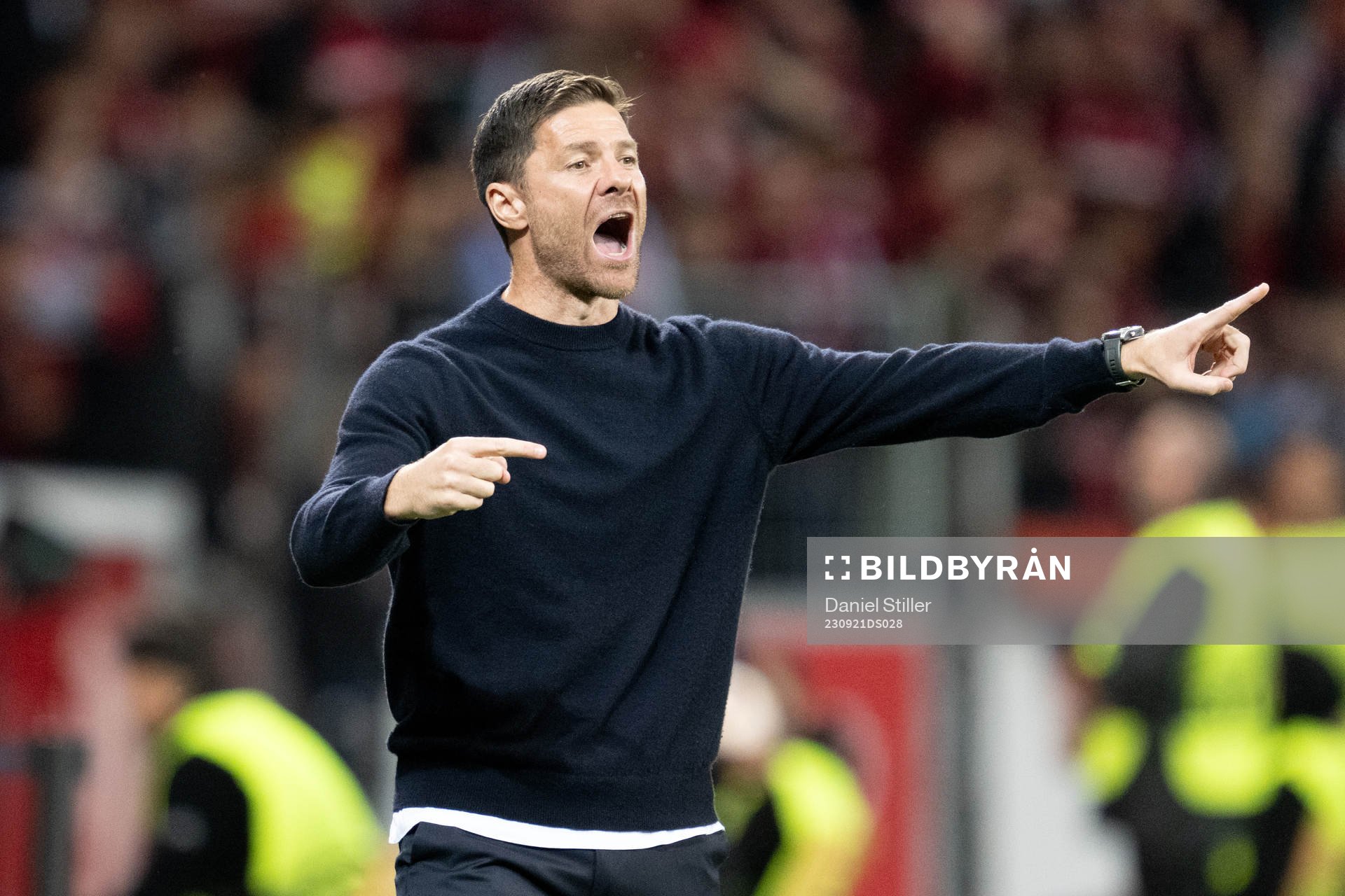 Head coach Xabi Alonso of Bayer Leverkusen