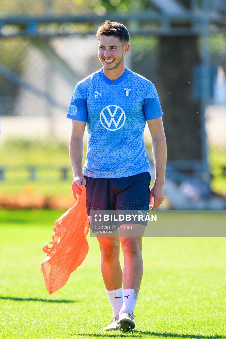 Malmö FFs Lasse Berg Johnsen under en träning med Malmö FF den 21 september 2023 i Malmö. 