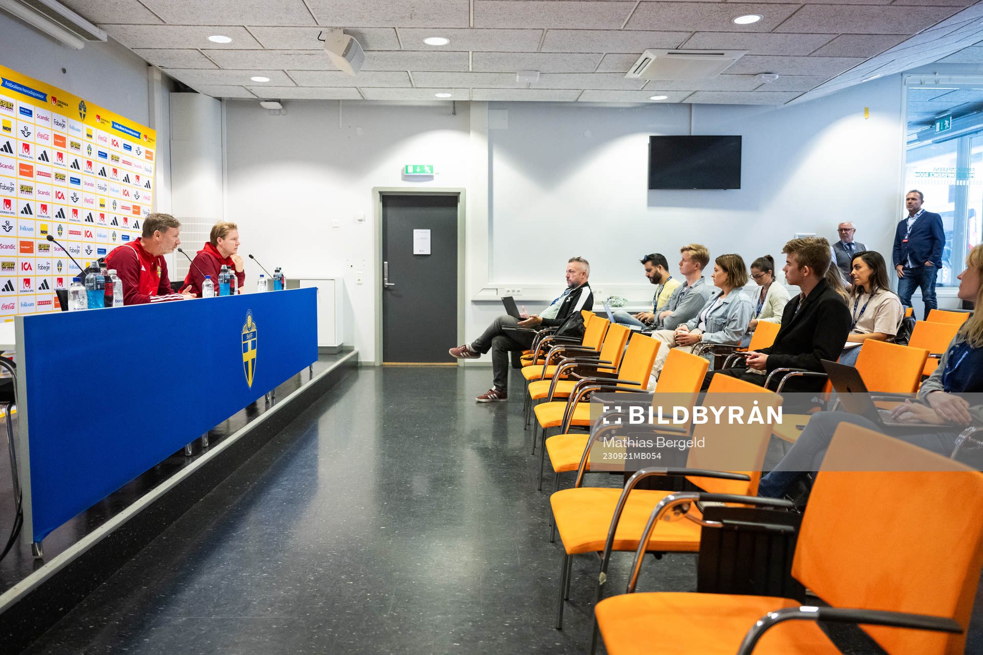 Head coach Peter Gerhardsson and press officer Fredrik