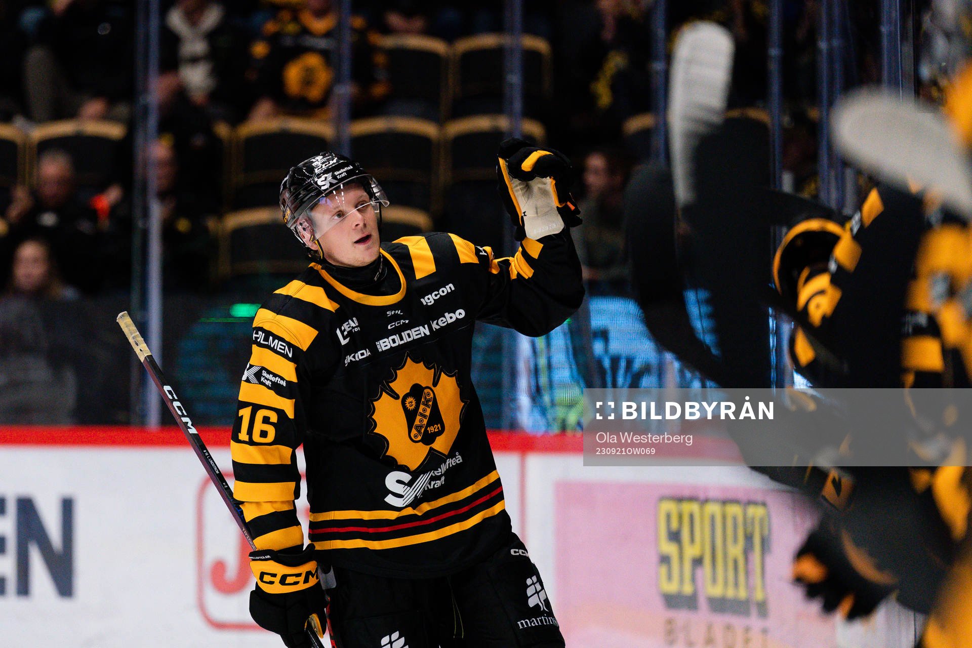 Skellefteås Linus Lindström jublar
