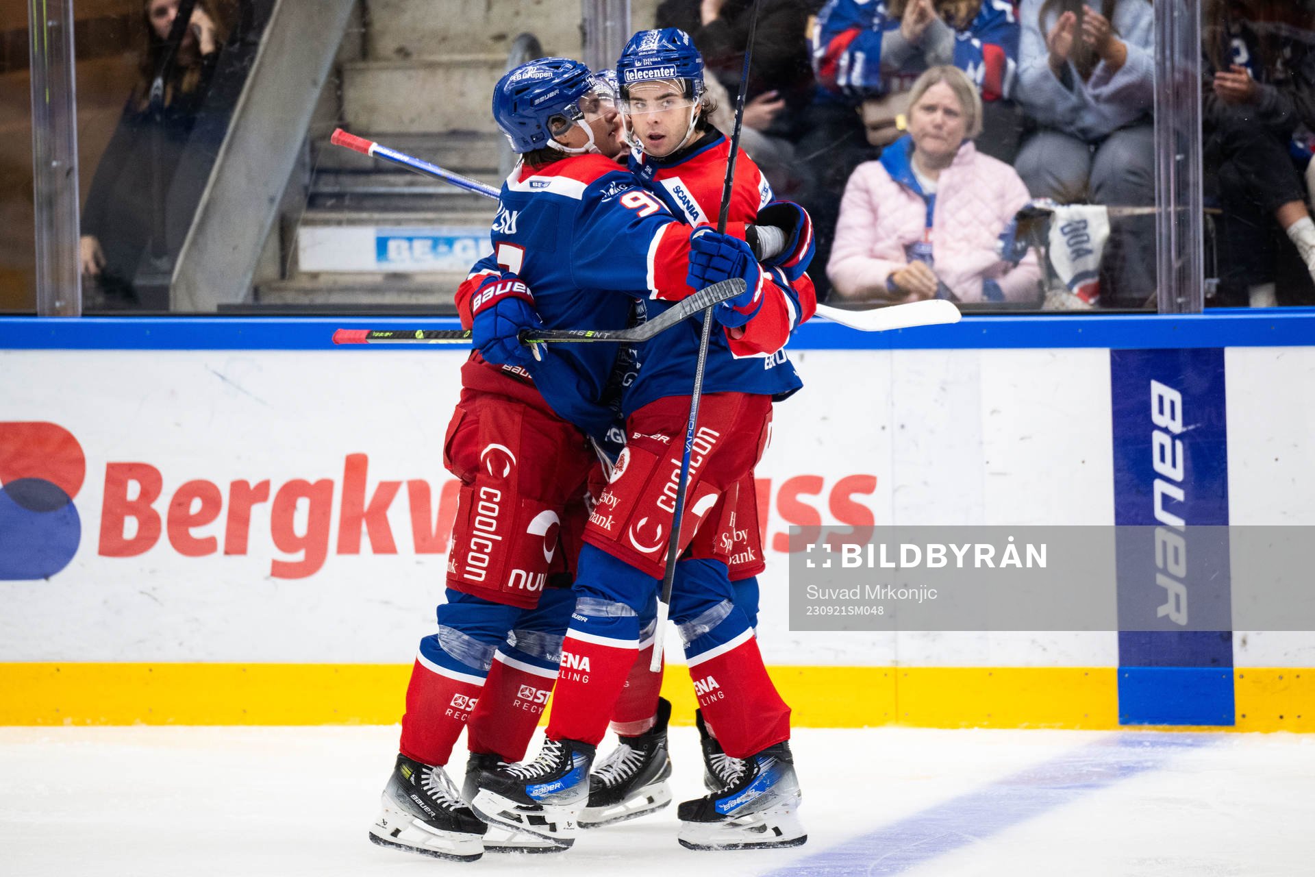 Oskarshamns Viktor Lodin jublar med lagkamrater