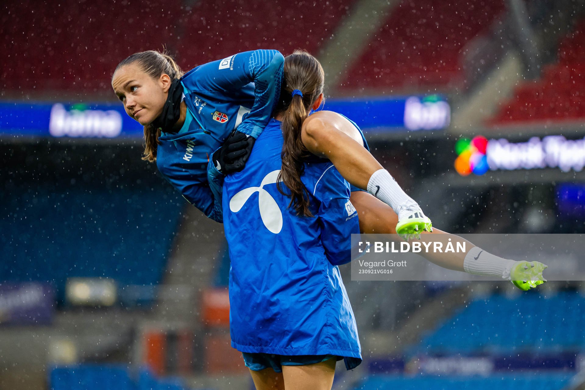 Guro Reiten and Tuva Hansen of the Norwegian women's