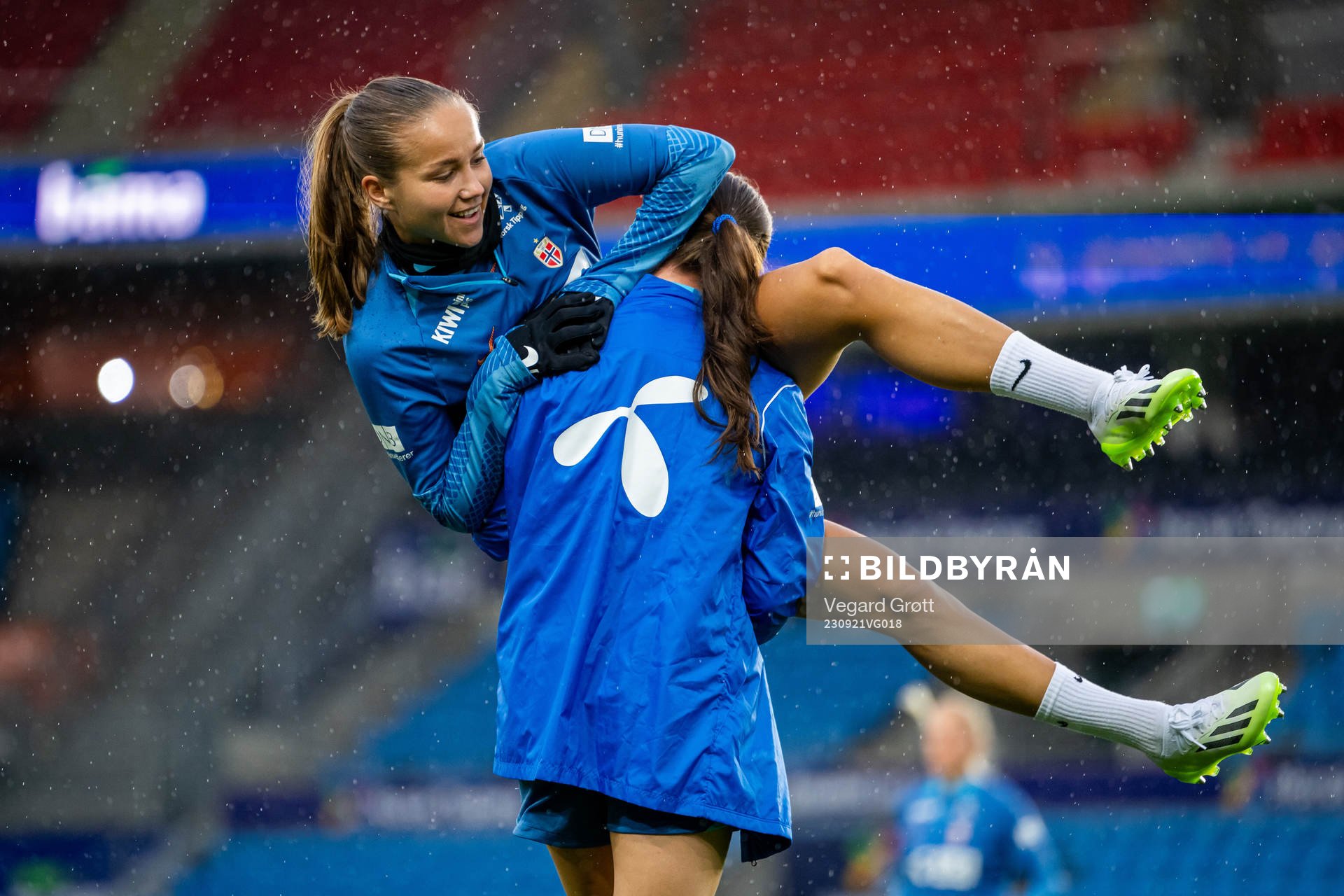 Guro Reiten and Tuva Hansen of the Norwegian women's