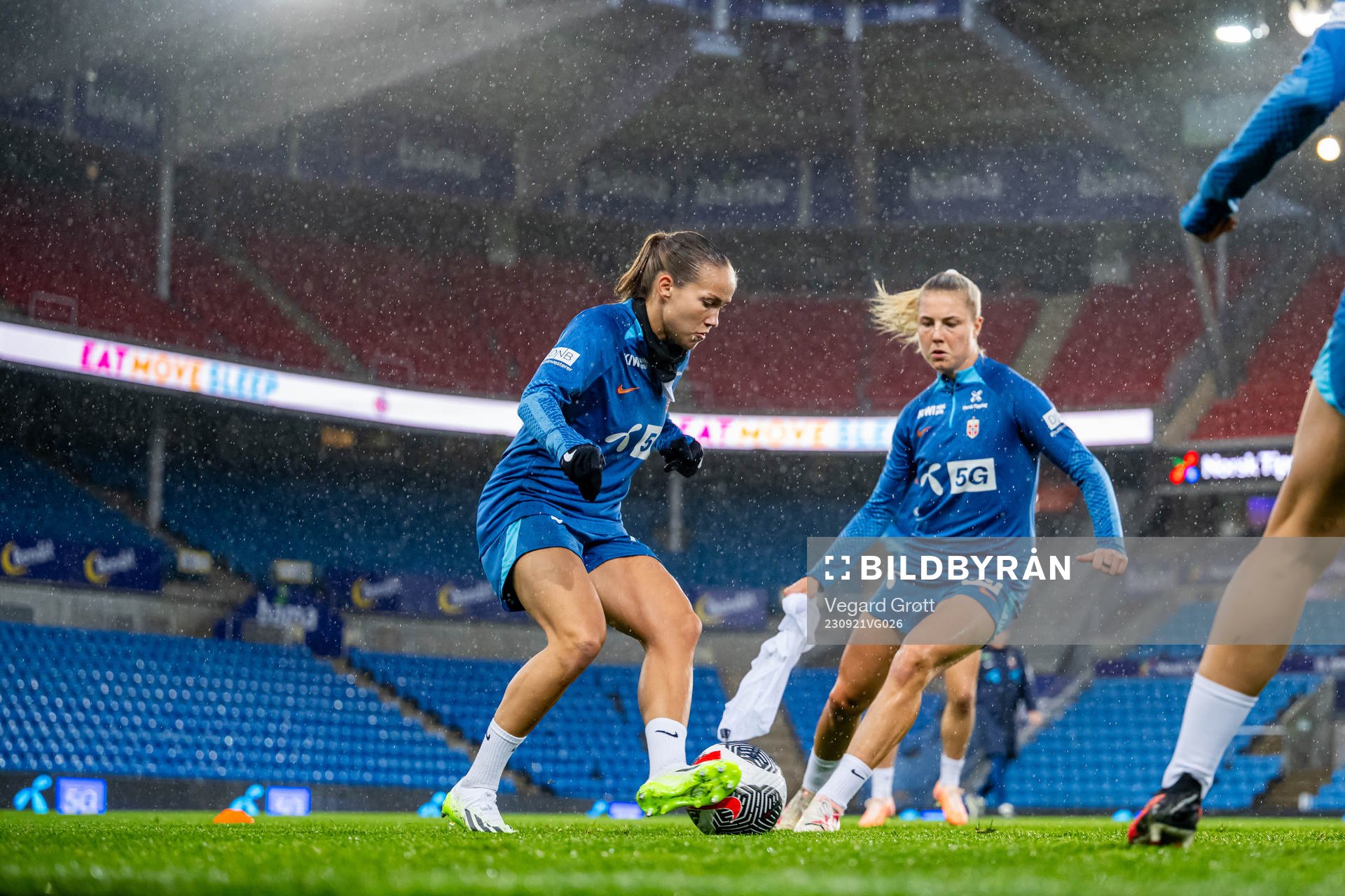 Guro Reiten and Sophie Román Haug of the Norwegian women's