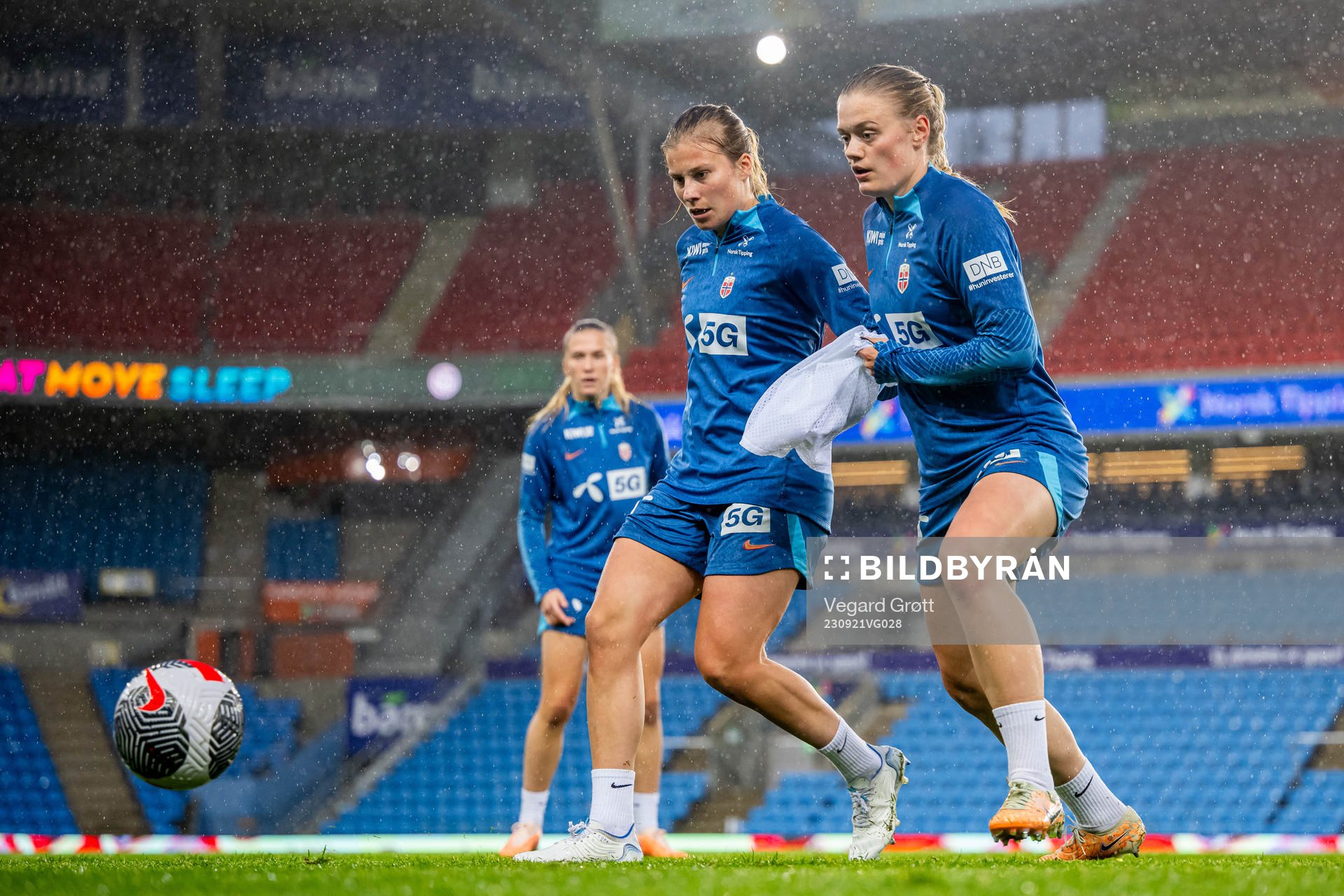 Cesilie Andreassen and Mathilde Harviken of the Norwegian