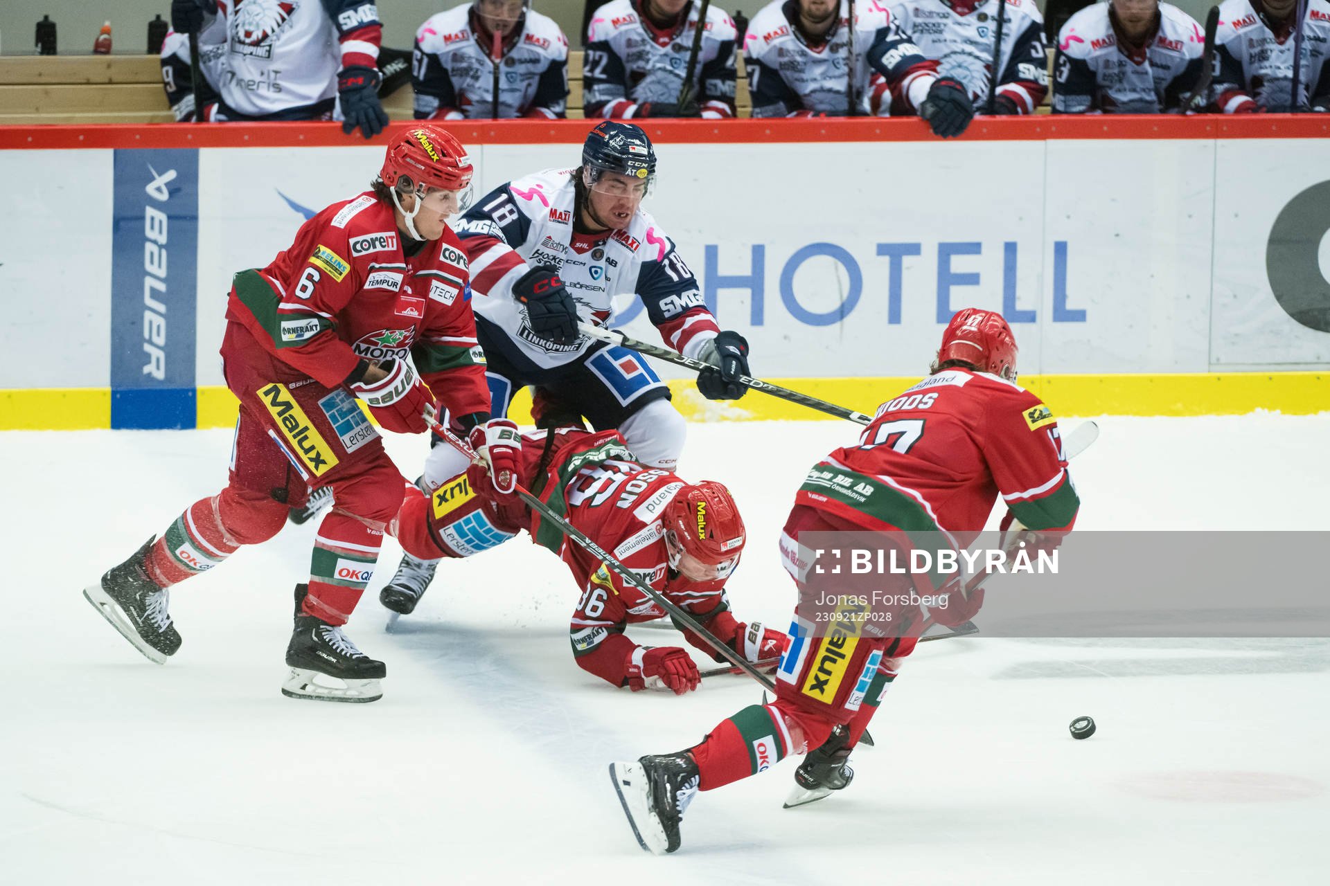 Linköpings Remi Elie mot MoDos Riley Woods, Daniel