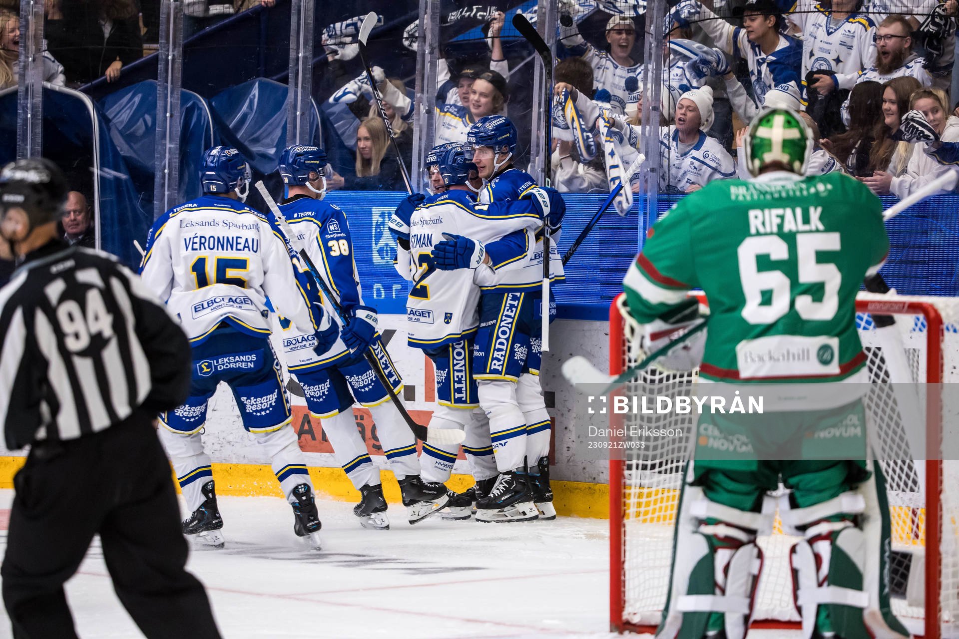 Leksands Carter Ashton jublar med lagkamrater