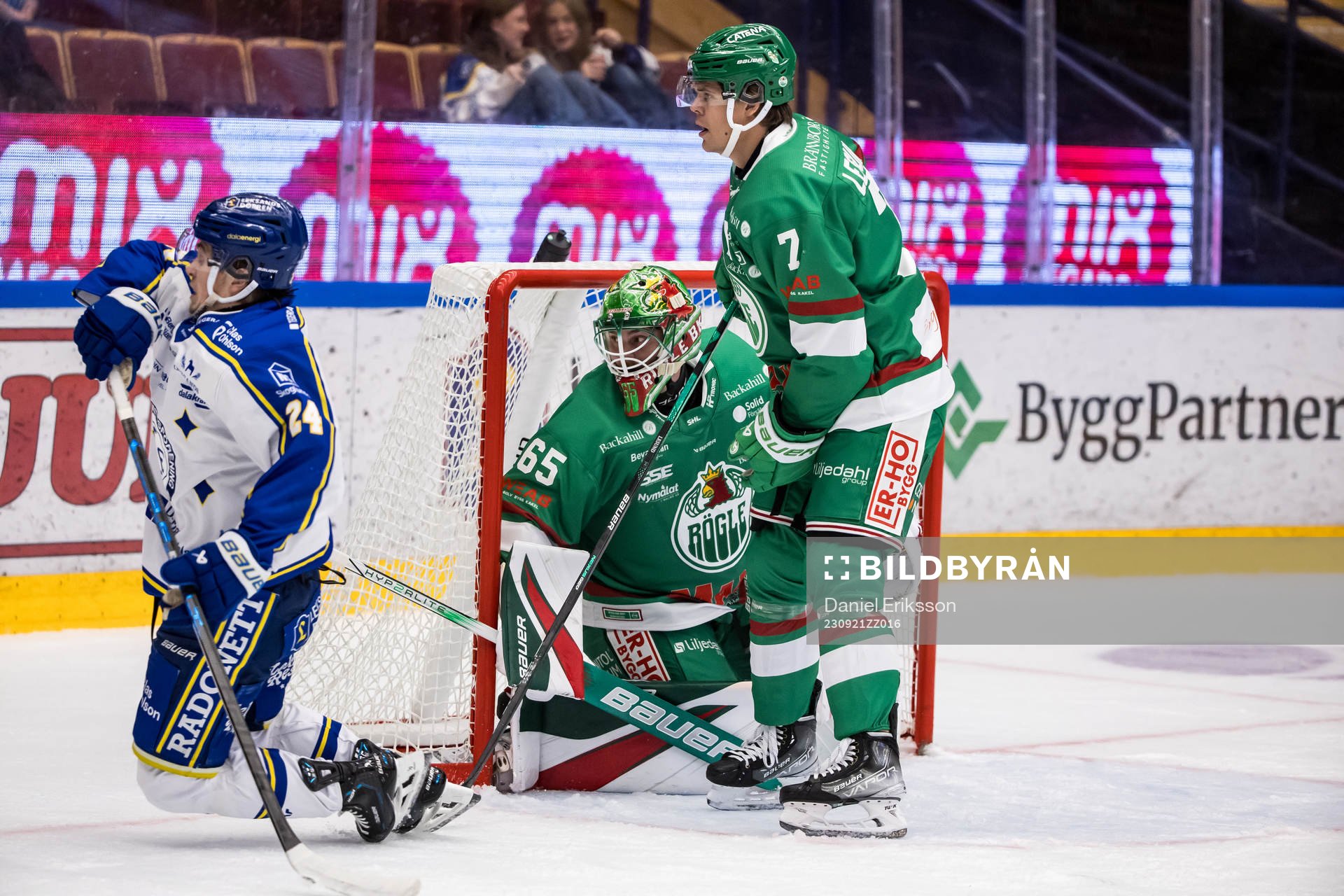 Leksands Arvid Eljas och Rögles målvakt Christoffer
