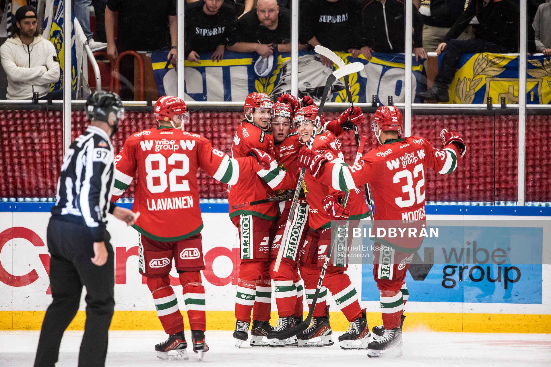 Moras Petter Vesterheim jublar med lagkamrater