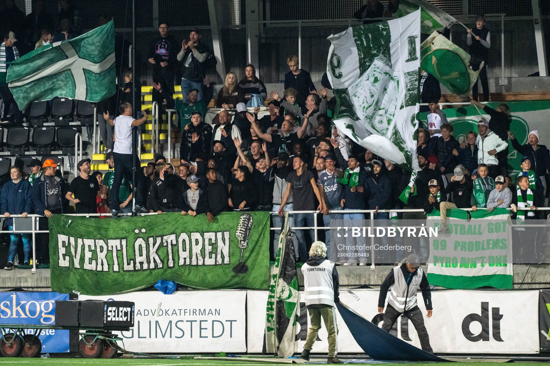 Brages supportrar jublar