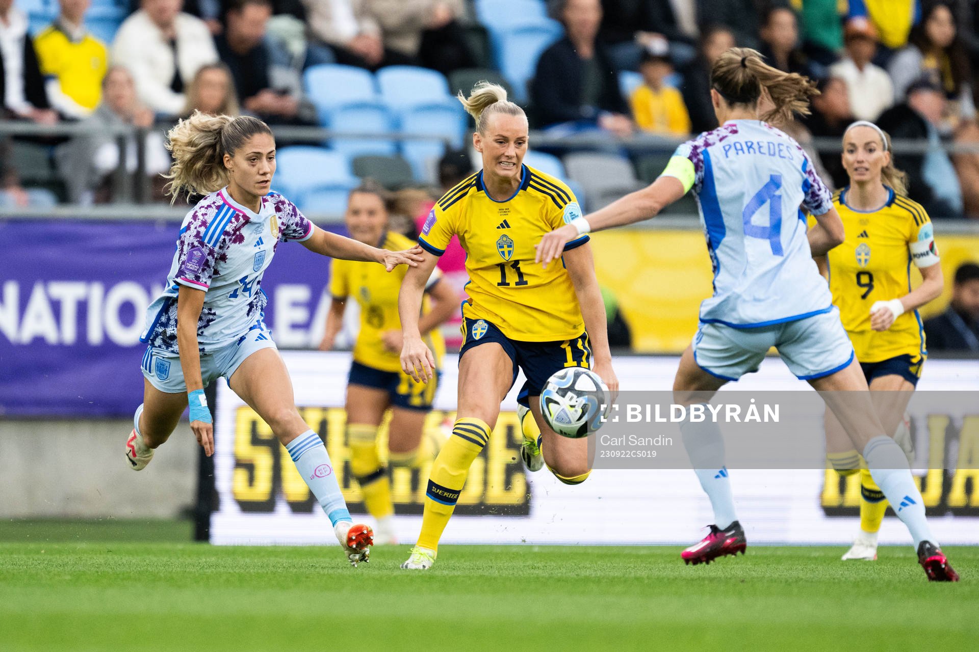 Laia Aleixandri of Spain and Stina Blackstenius of Sweden
