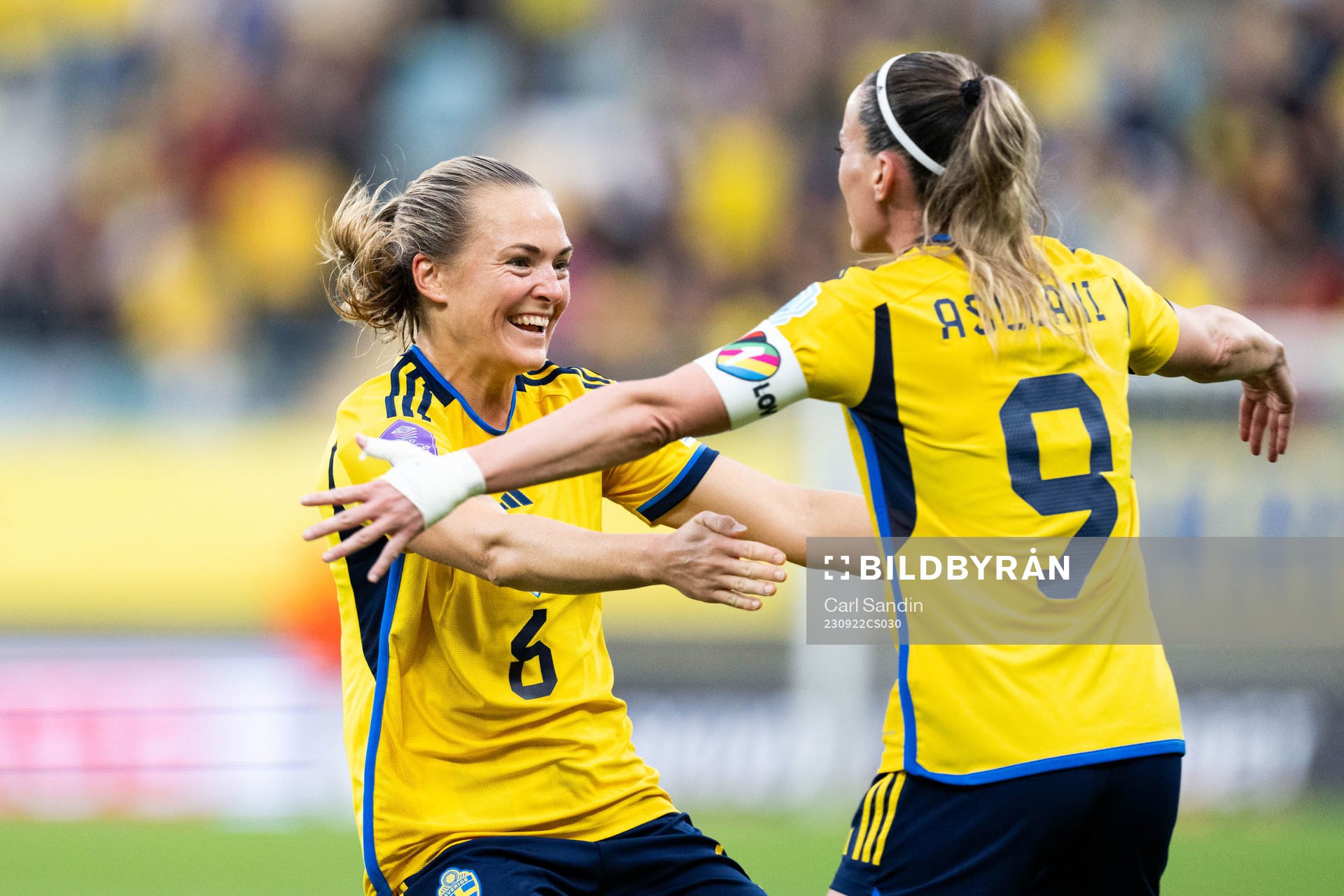 Magdalena Eriksson of Sweden celebrates with Kosovare