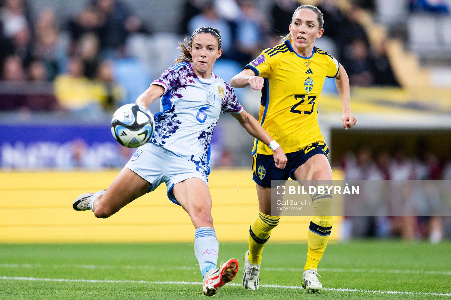 Aitana Bonmati of Spain and Elin Rubensson of Sweden