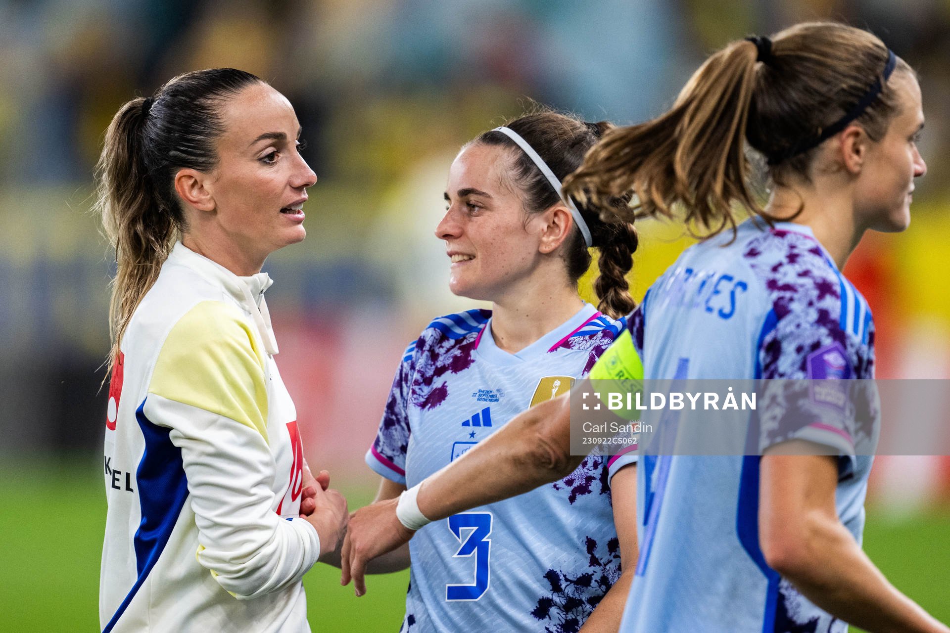 Kosovare Asllani of Sweden with Teresa Abelleira and Irene
