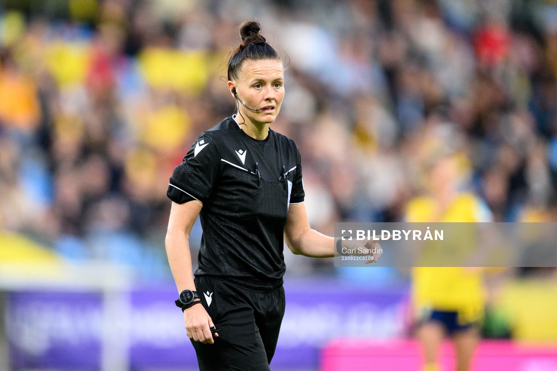 Referee Rebecca Welch