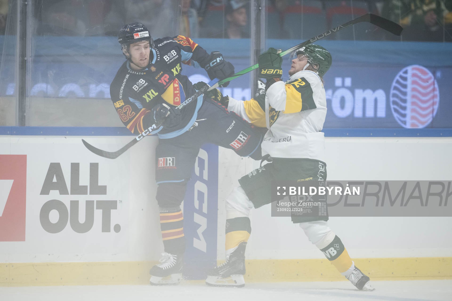 Djurgårdens Wiktor Nilsson och Björklövens Nicolai Meyer