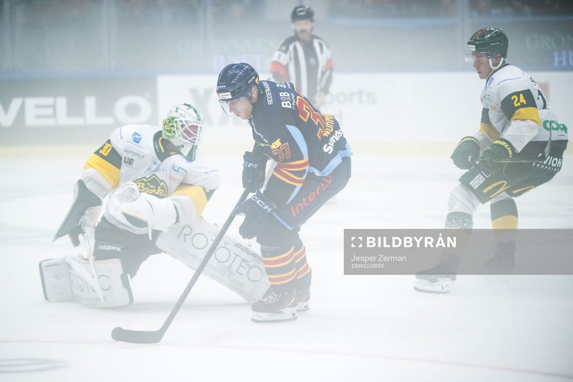Björklövens målvakt Joona Voutilainen och Djurgårdens