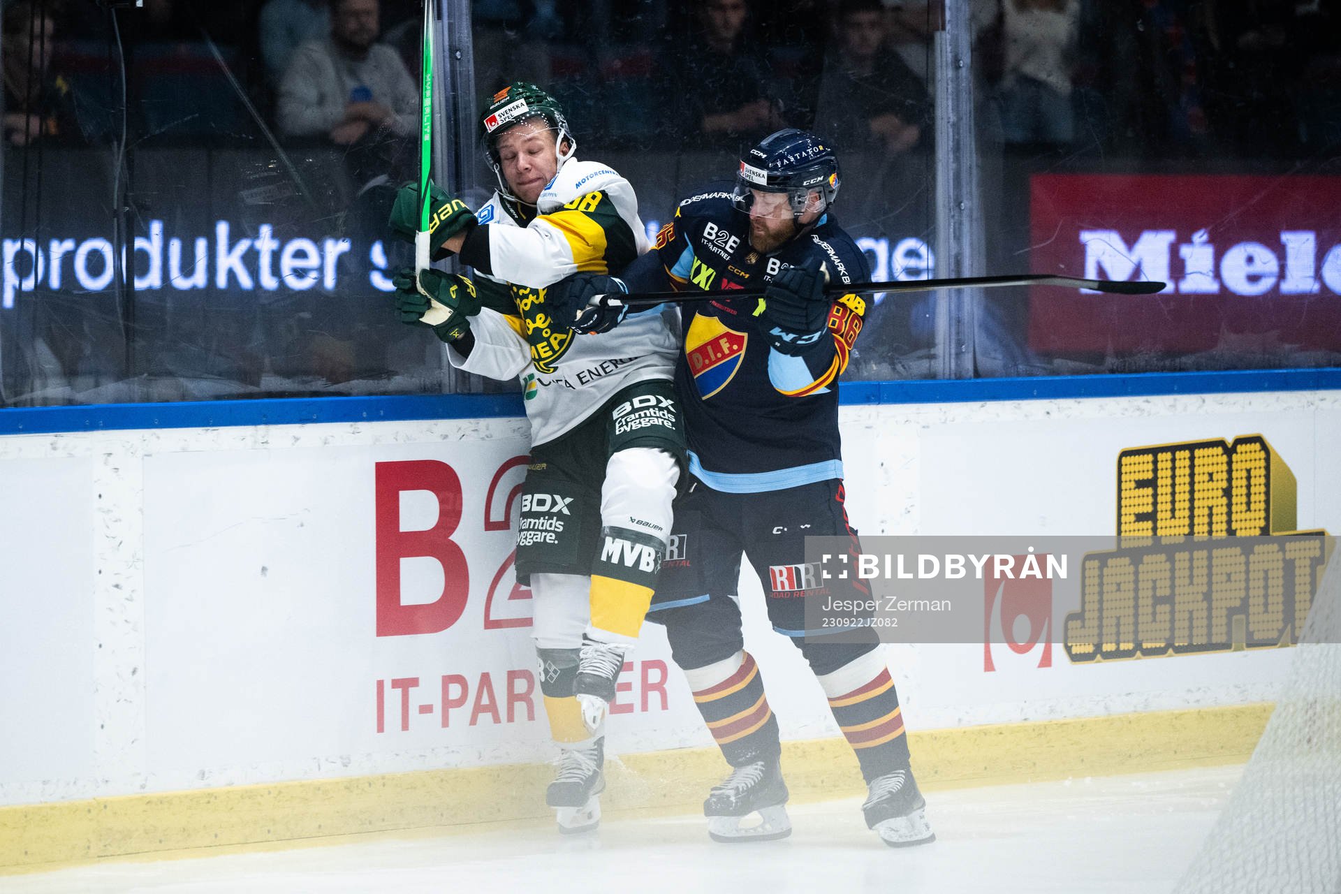 Björklövens Kim Johansson och Djurgårdens Linus Klasen