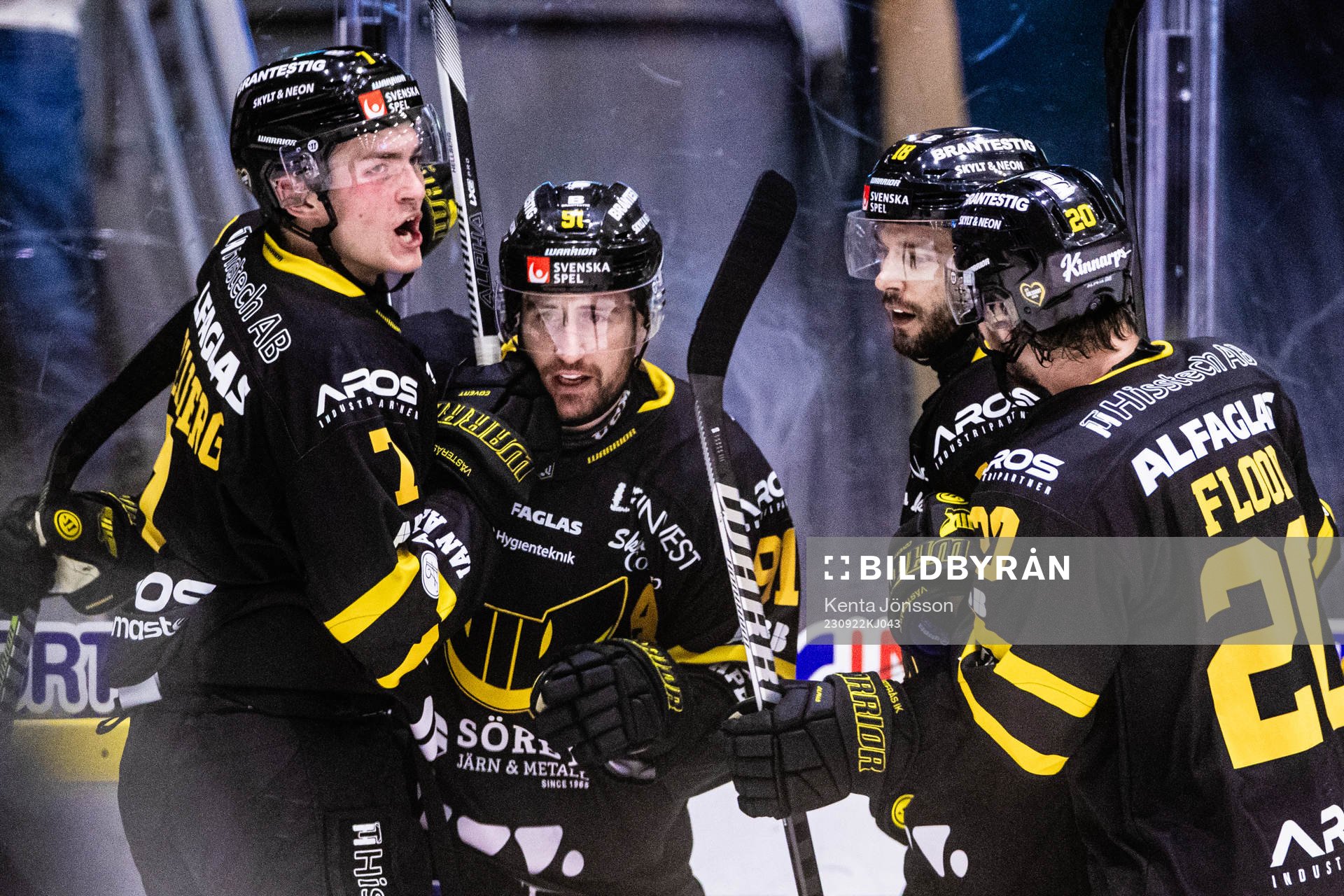 Västerås Nicholas Hutchison (m) jublar med Hannes