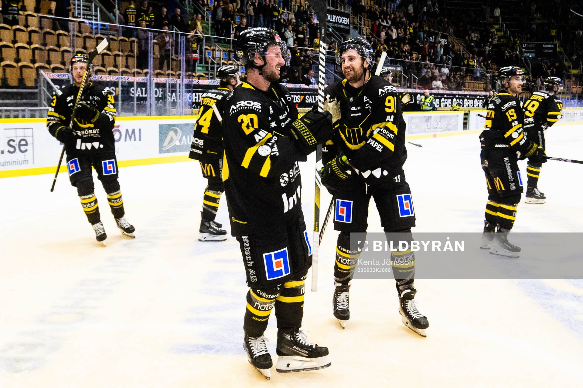 Västerås Nicholas Hutchison och Erik Flood jublar