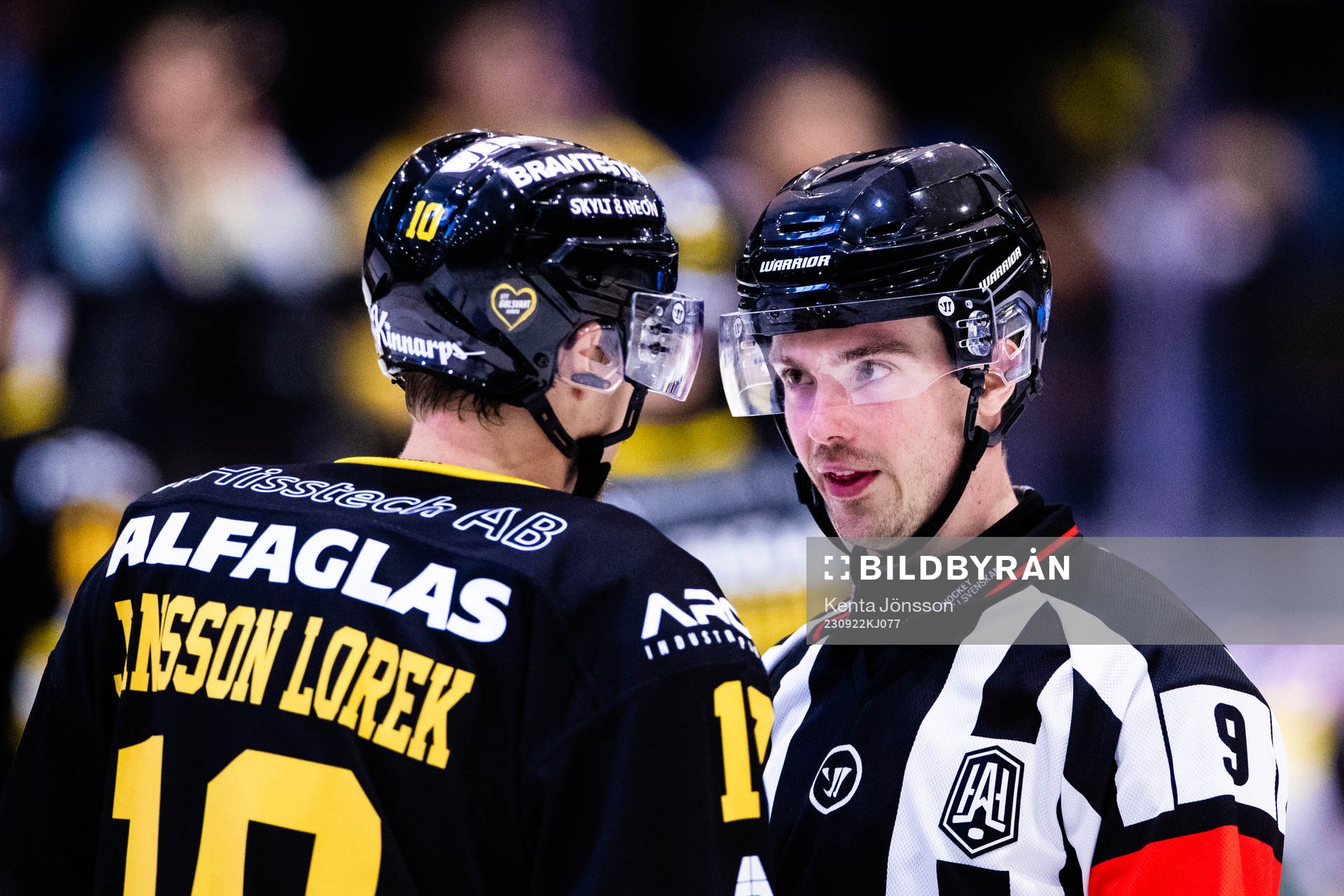 Västerås Jimmie Jansson Lorek och domare Filip Eriksson